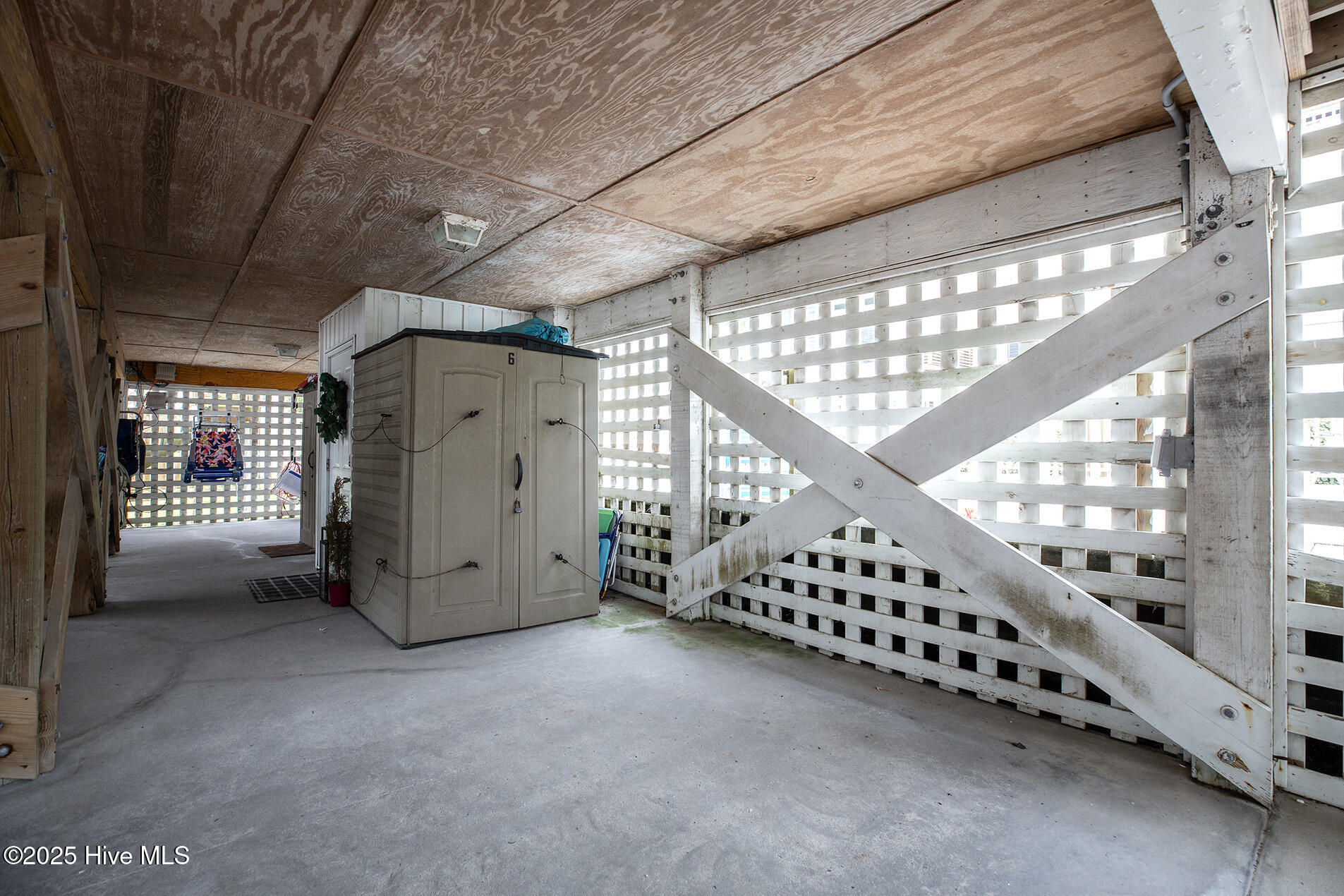 100557922 | Photo 36