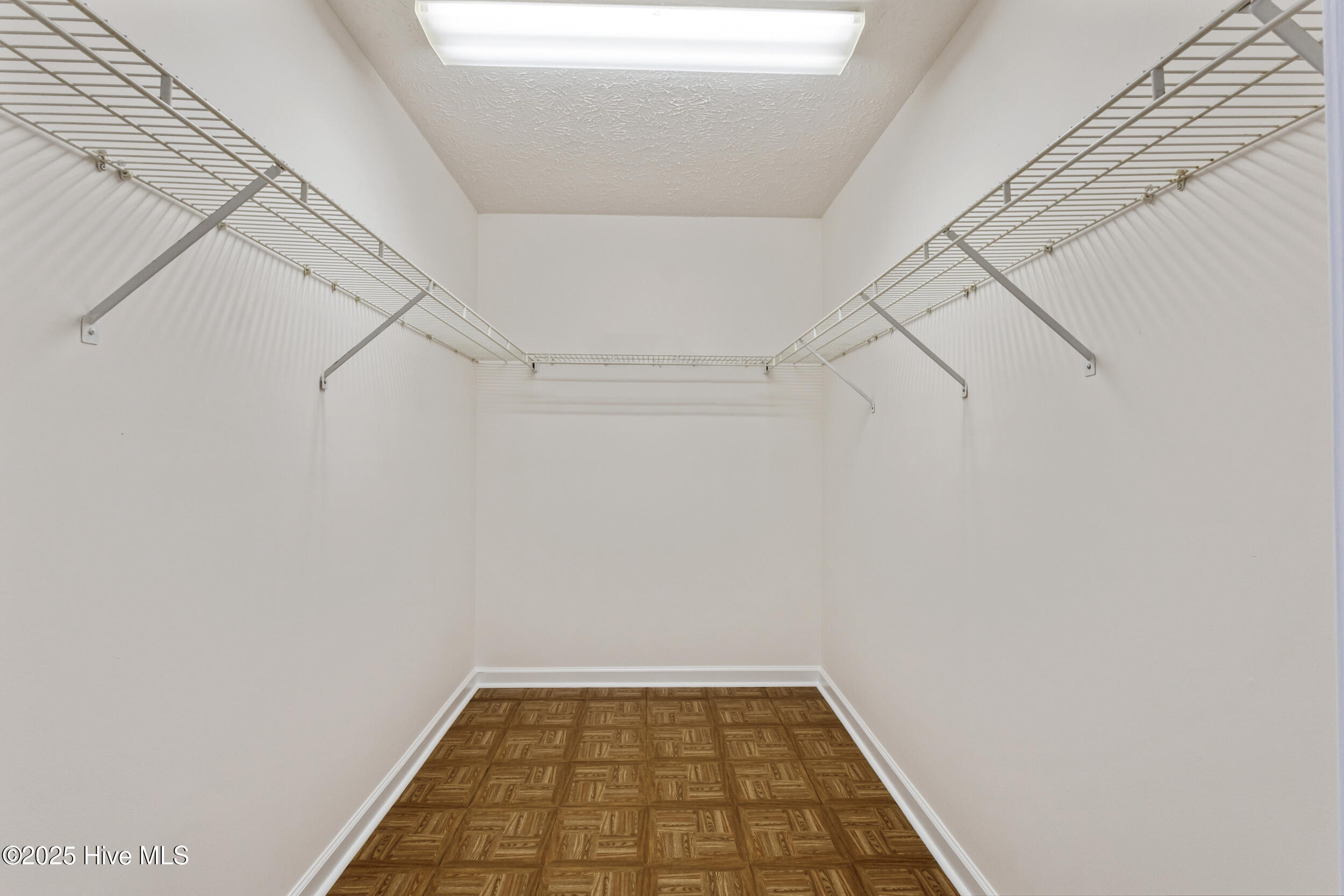 100531370 | Photo 39