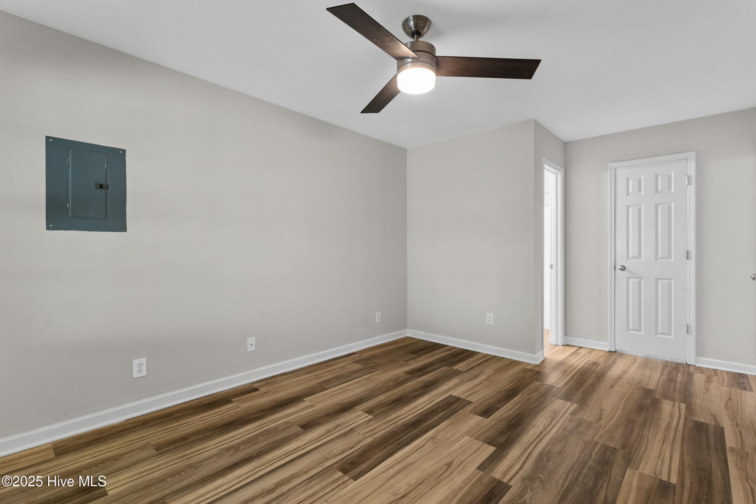 100534993 | Photo 24