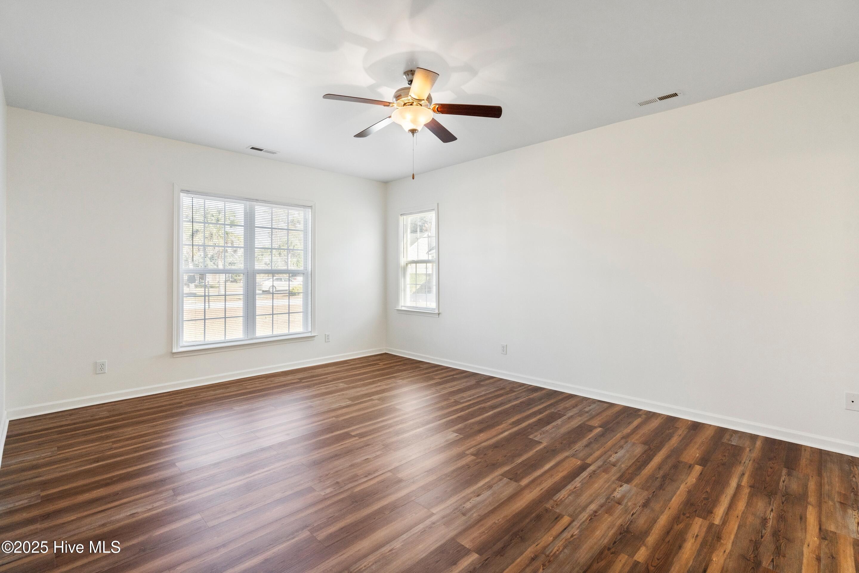 100542341 | Photo 35