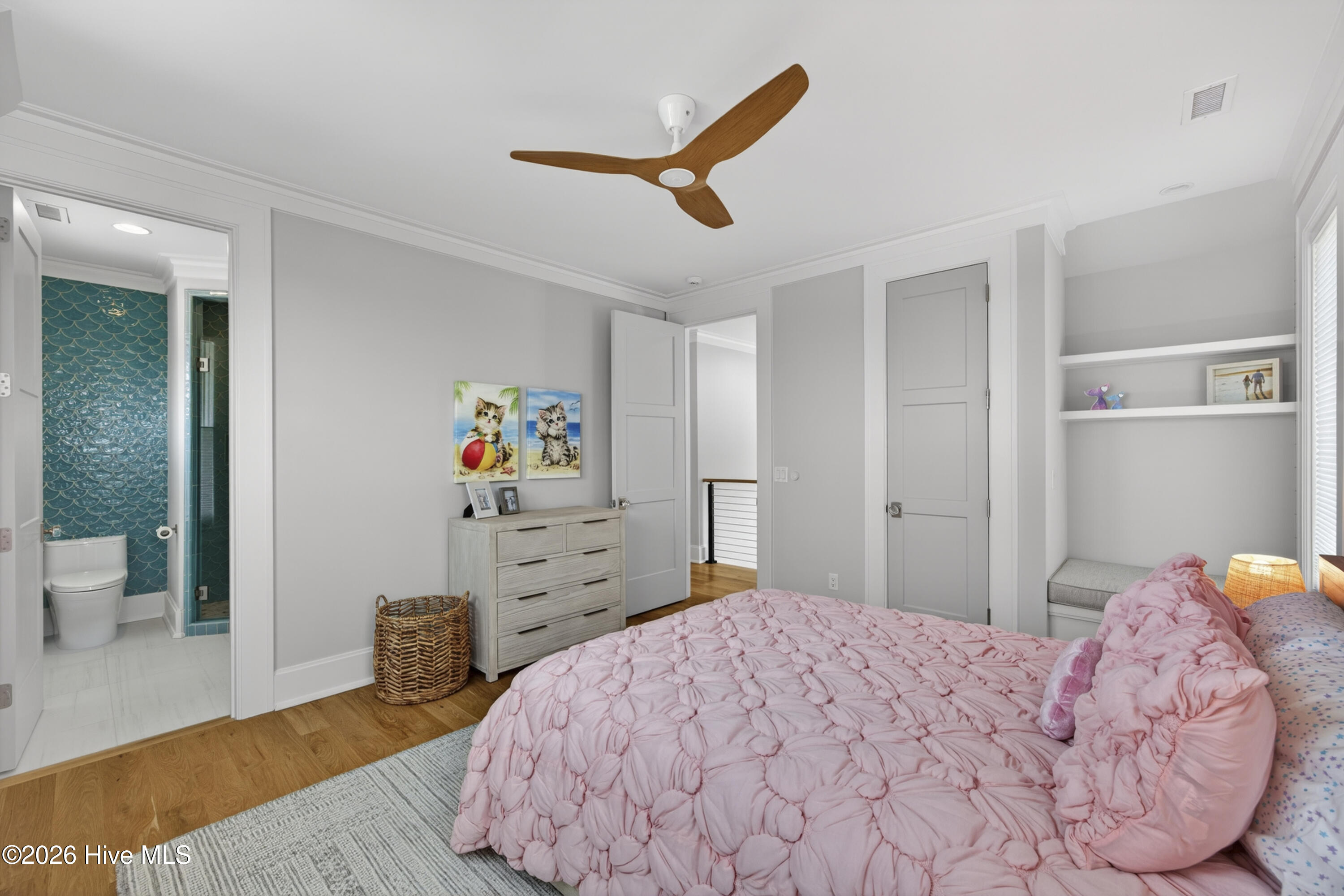 100566186 | Photo 45