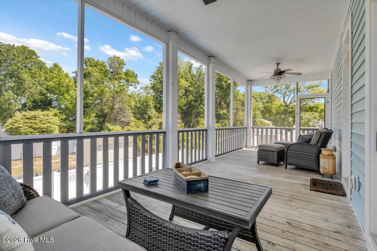 100569217 | Photo 41