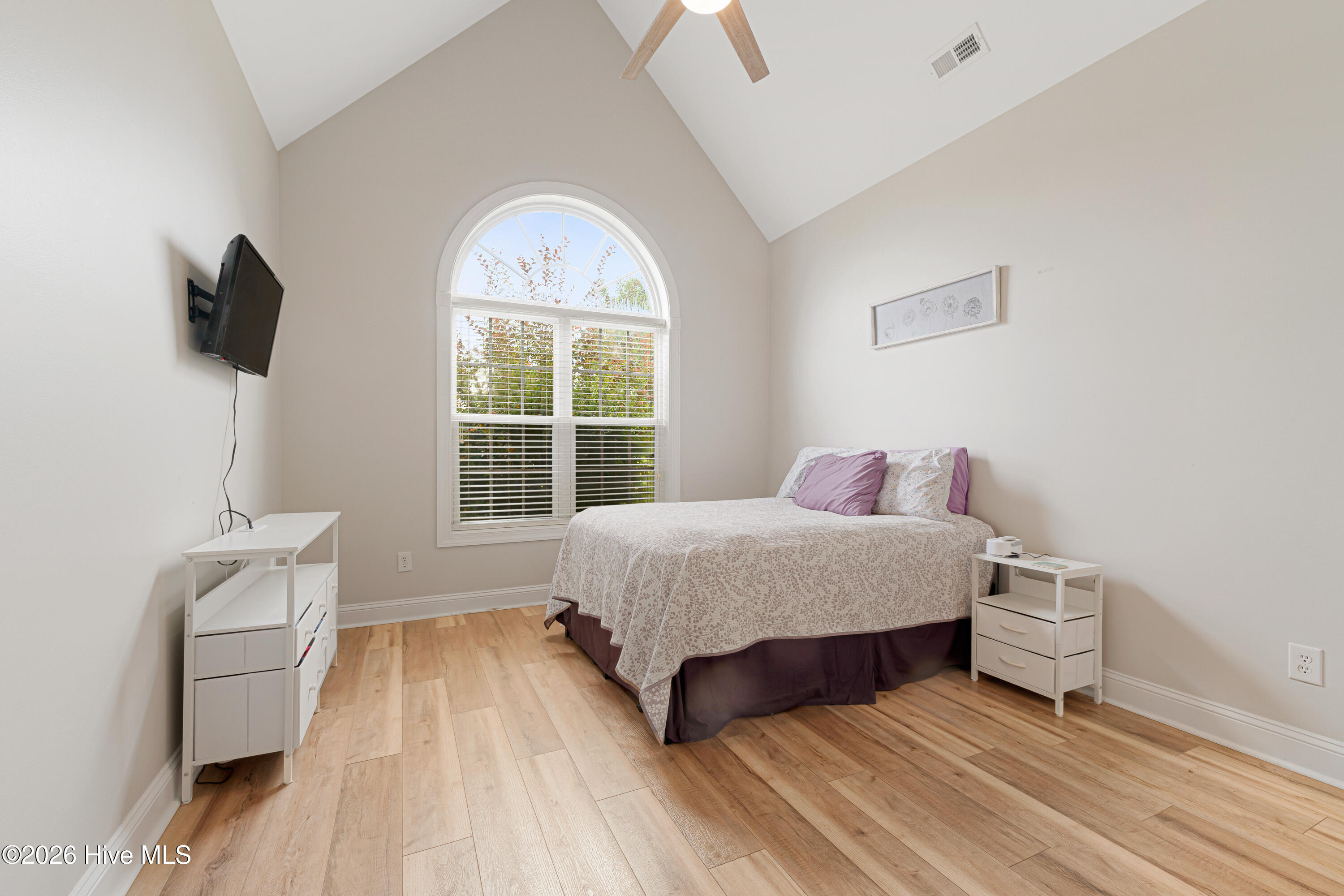 412 Waverly Court,Newport