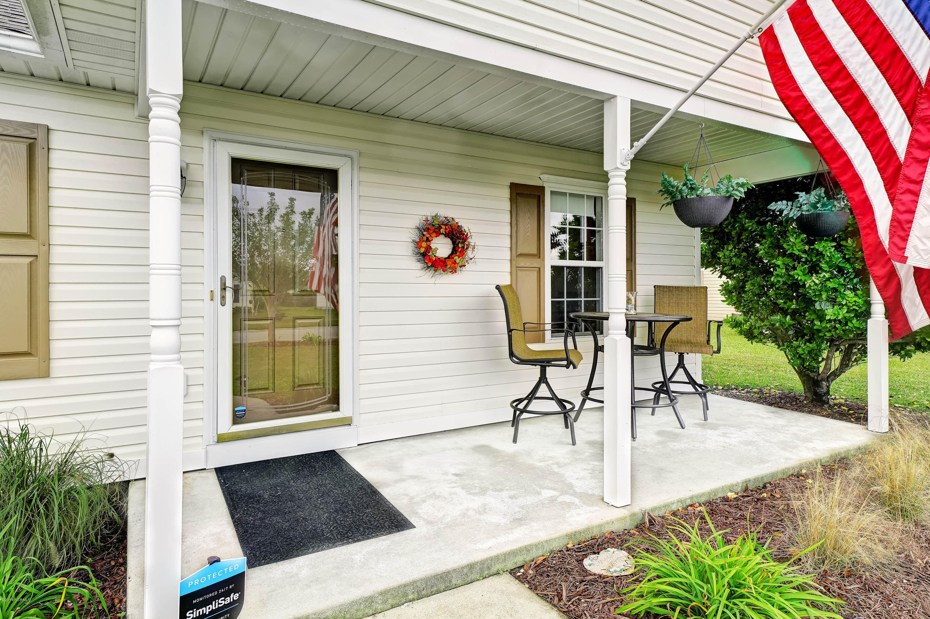 2518BradfieldCourt-03