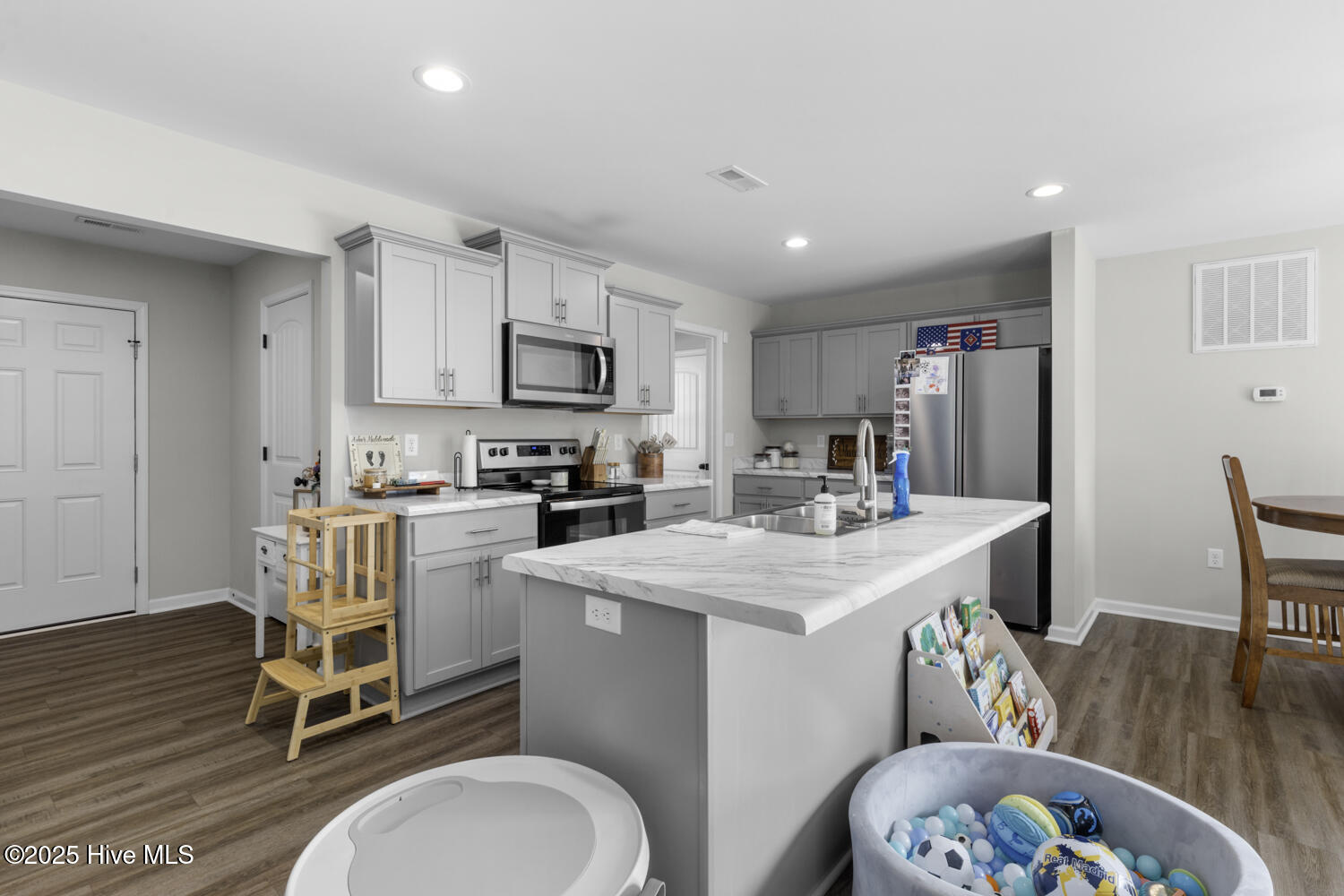 100542191 | Photo 10