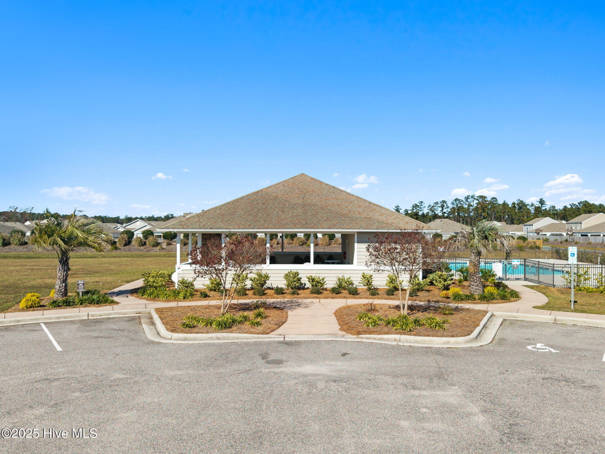 100538631 | Photo 38