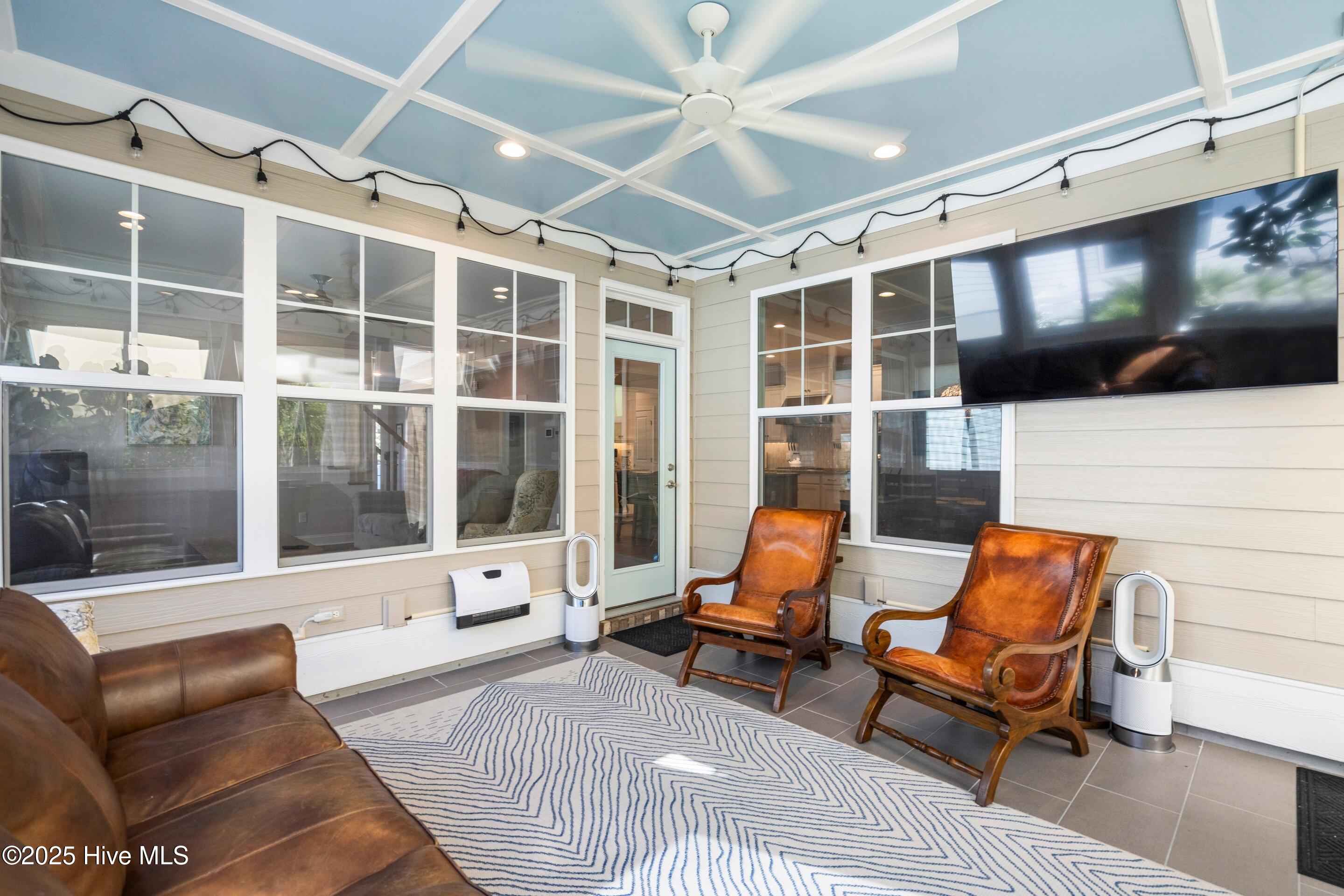 100551438 | Photo 45