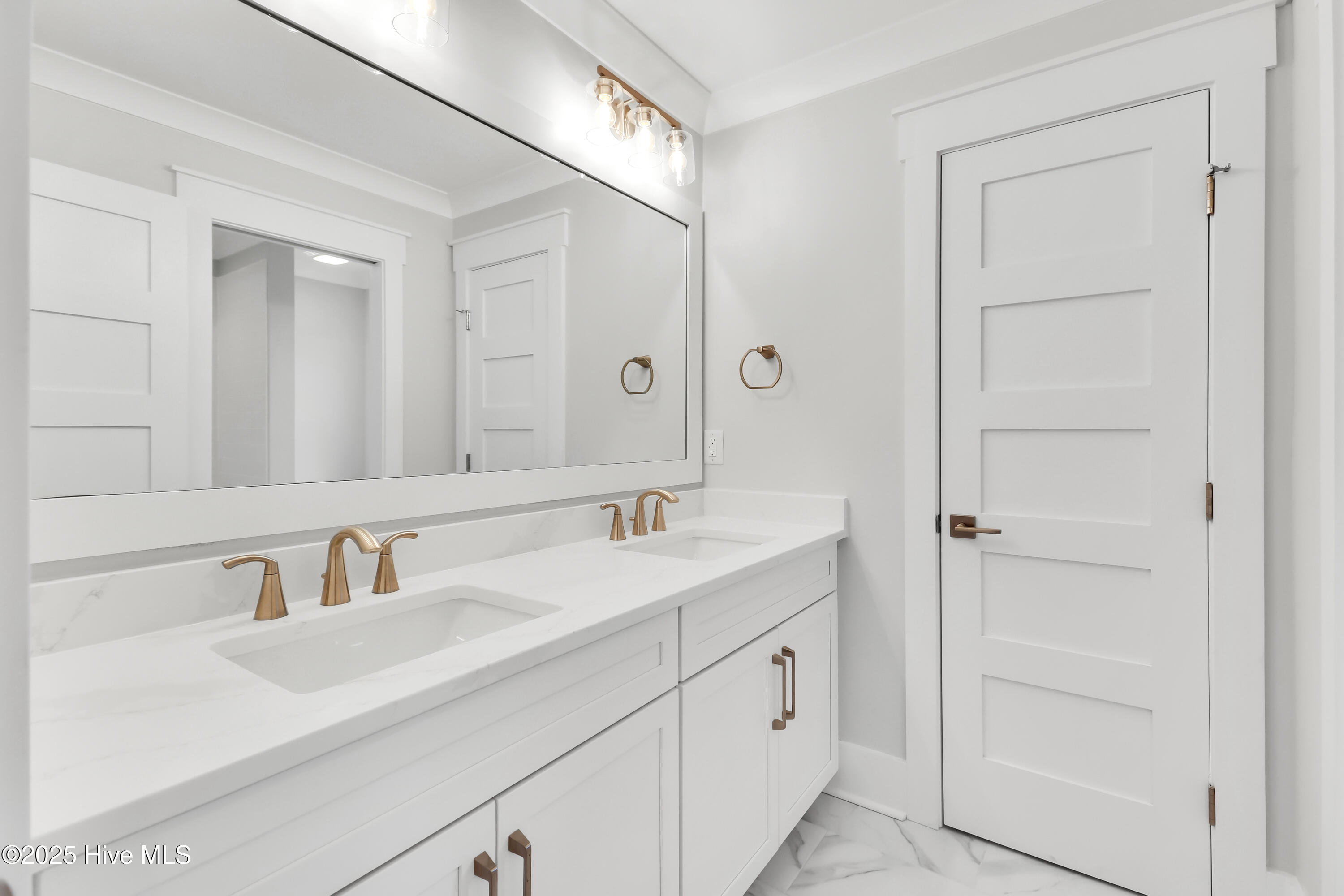 100542712 | Photo 31