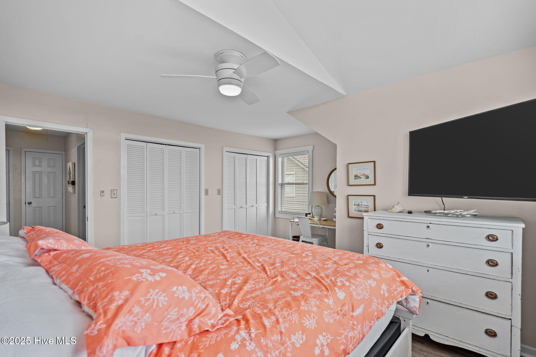 100540801 | Photo 24