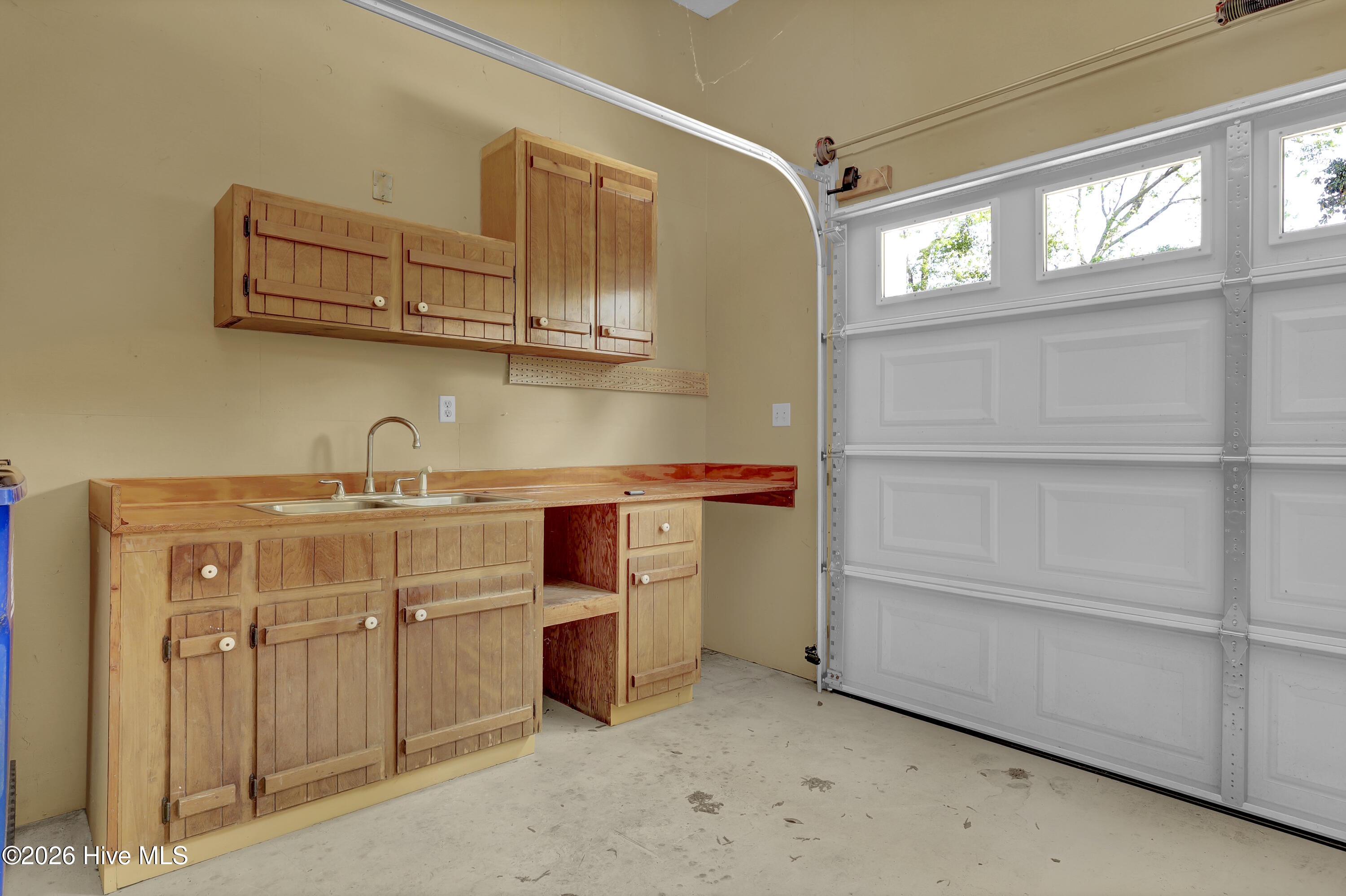 100568630 | Photo 27