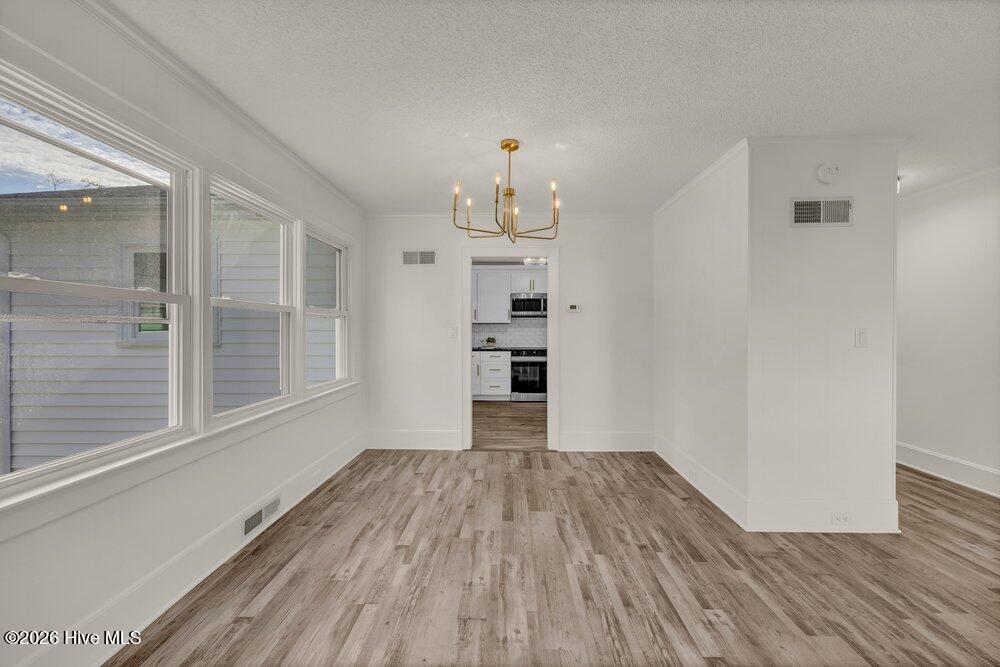 100549662 | Photo 11