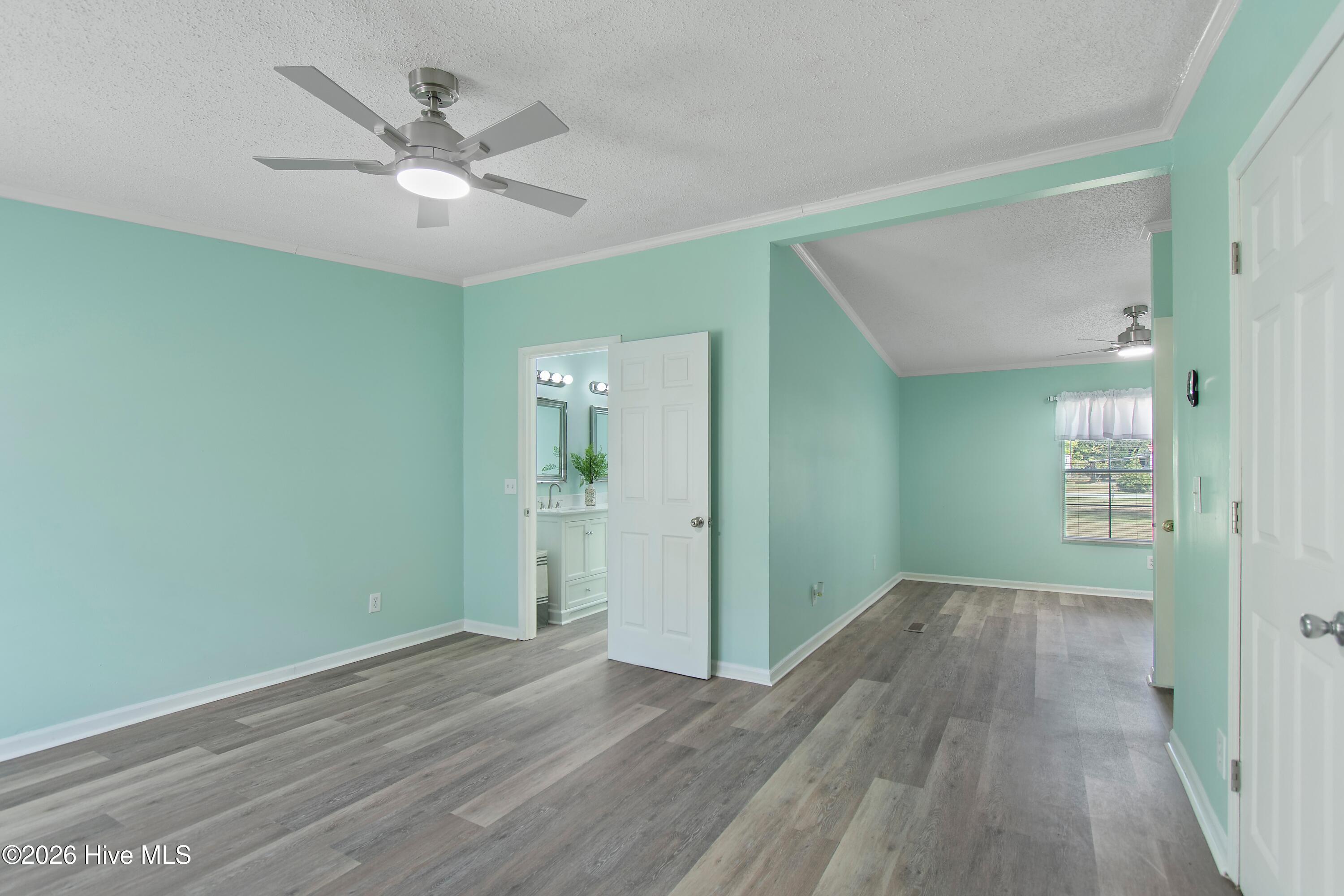 100566223 | Photo 25