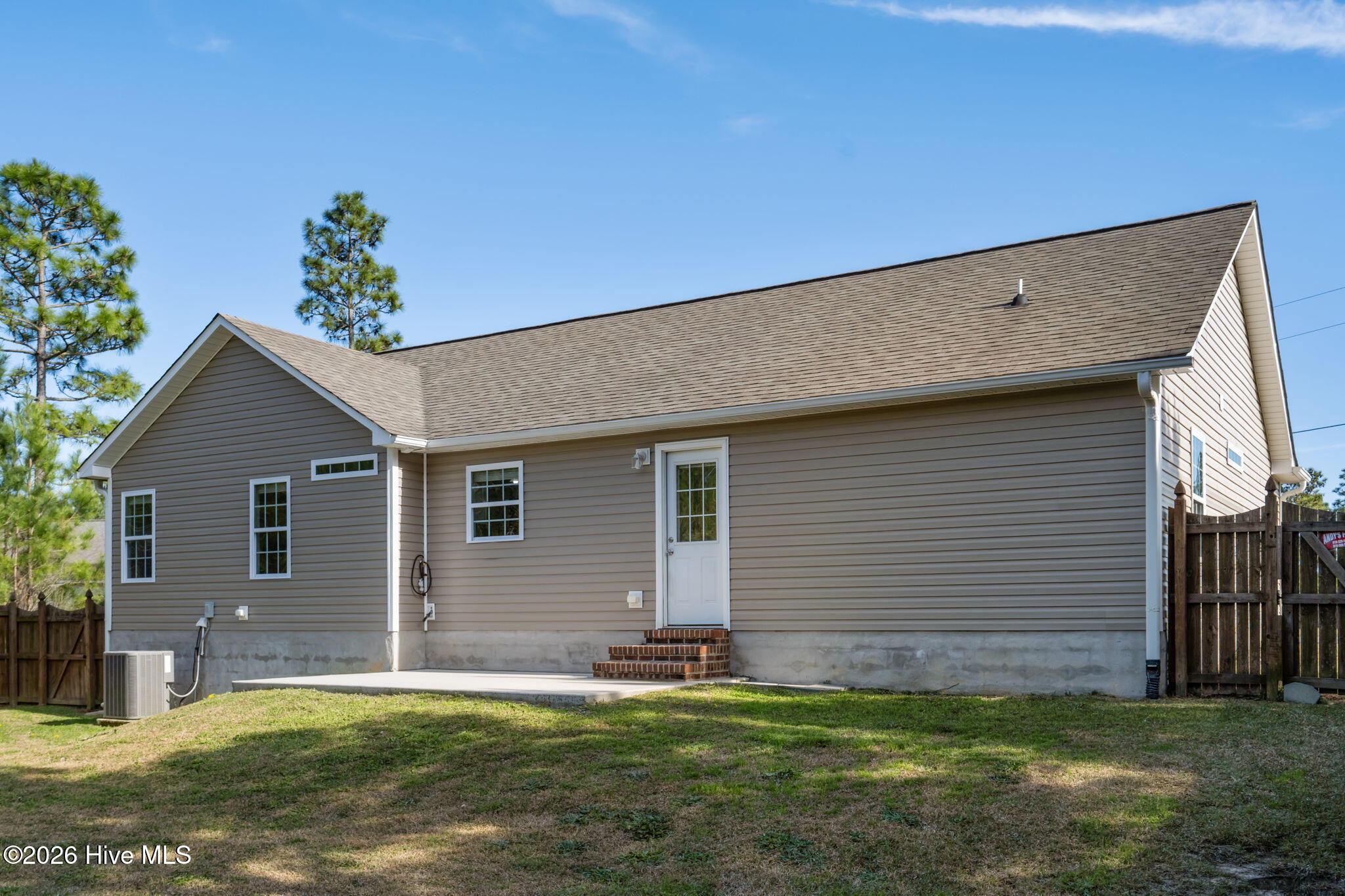 100562180 | Photo 26