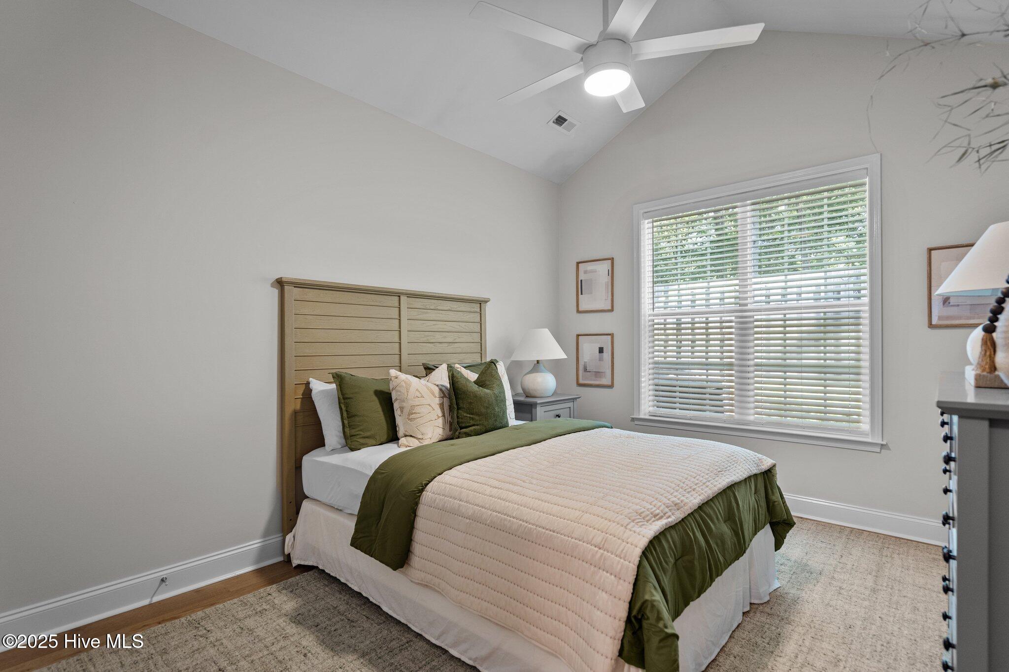 100514871 | Photo 23