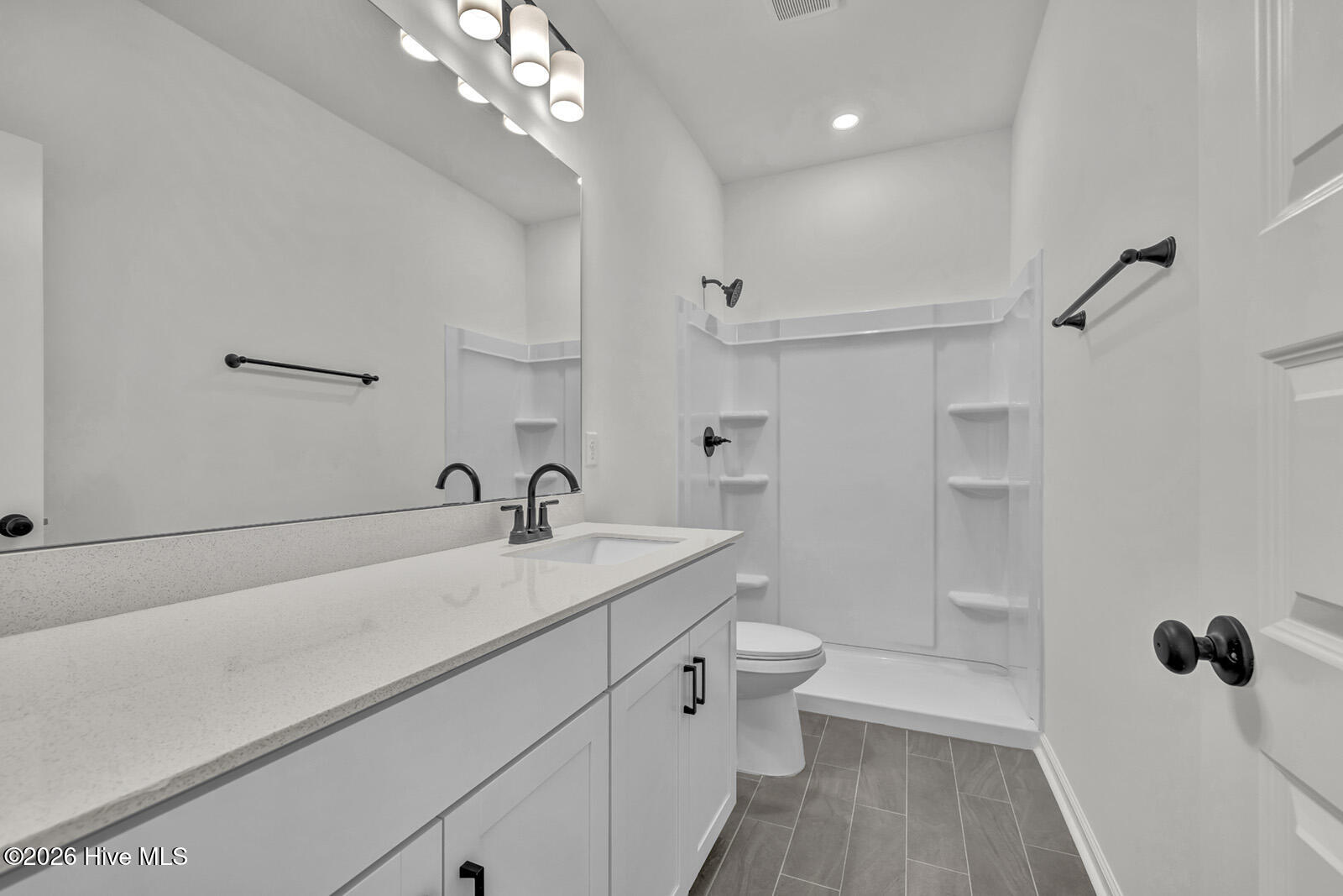 100561900 | Photo 28