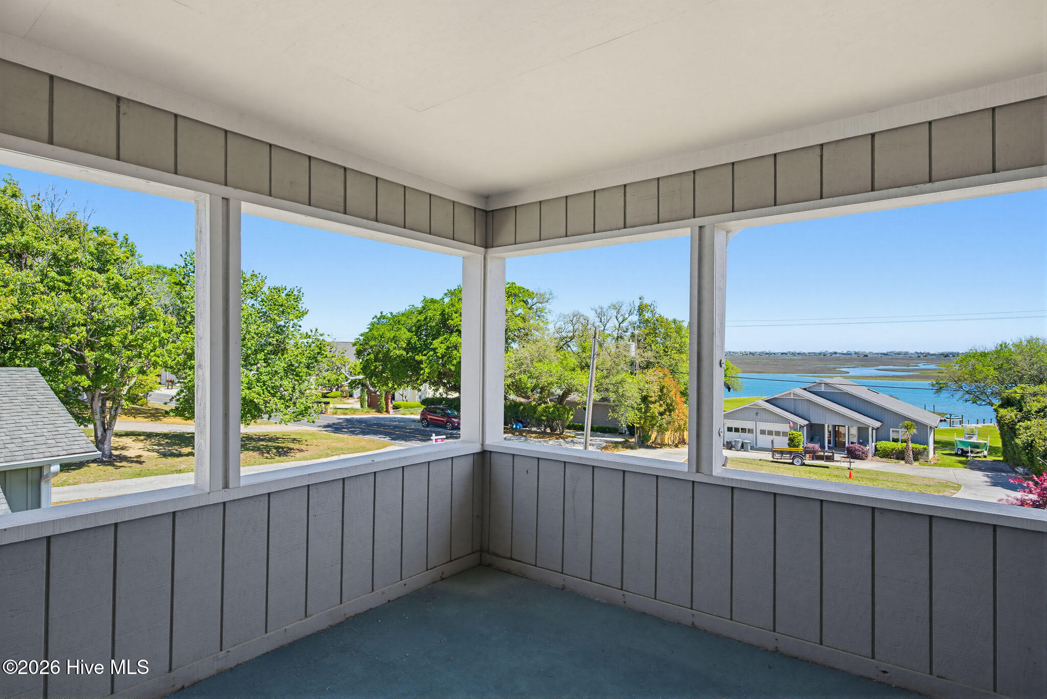 100568983 | Photo 56