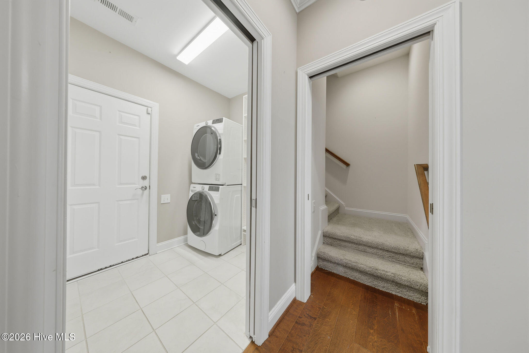 100518693 | Photo 43