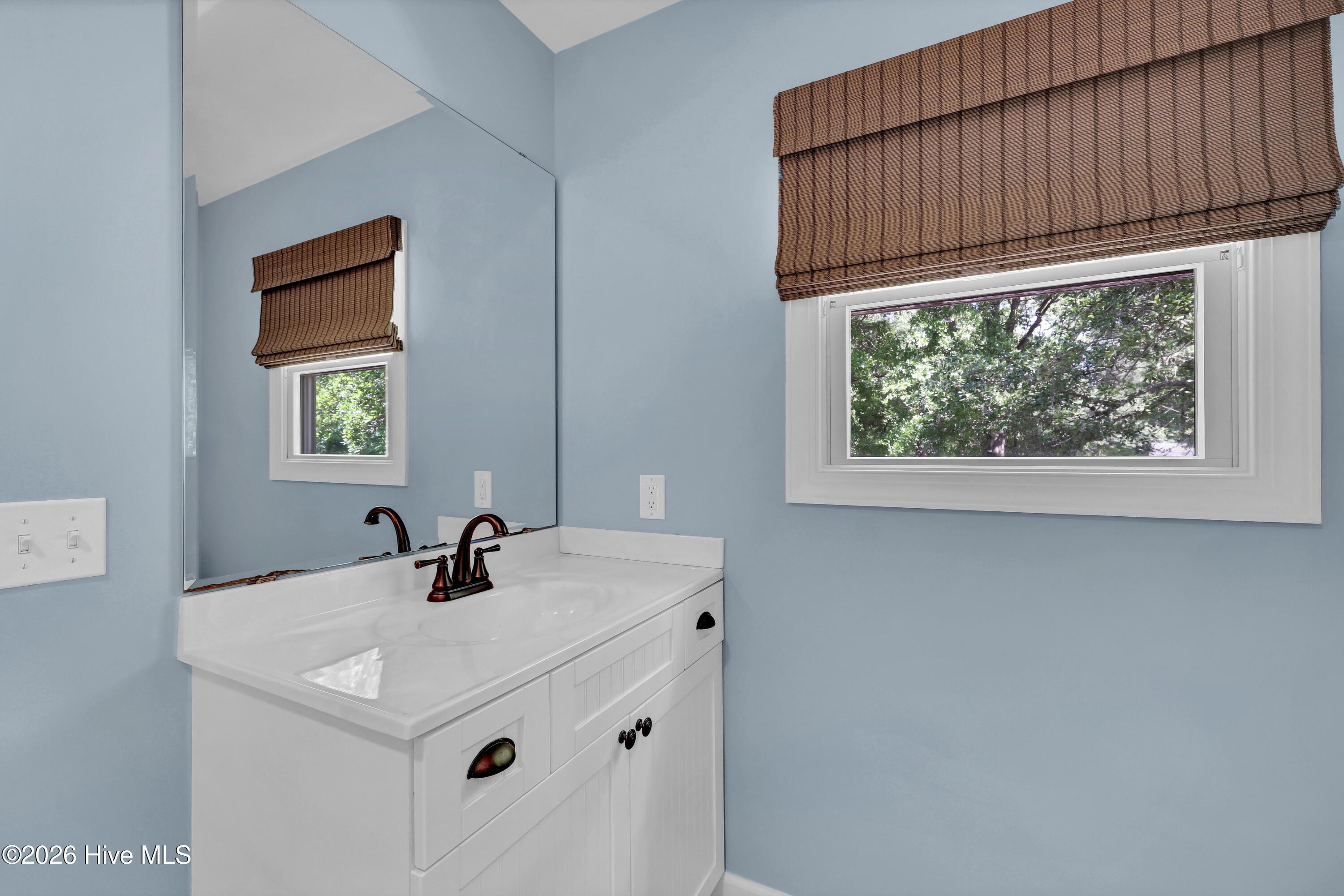 100569392 | Photo 32