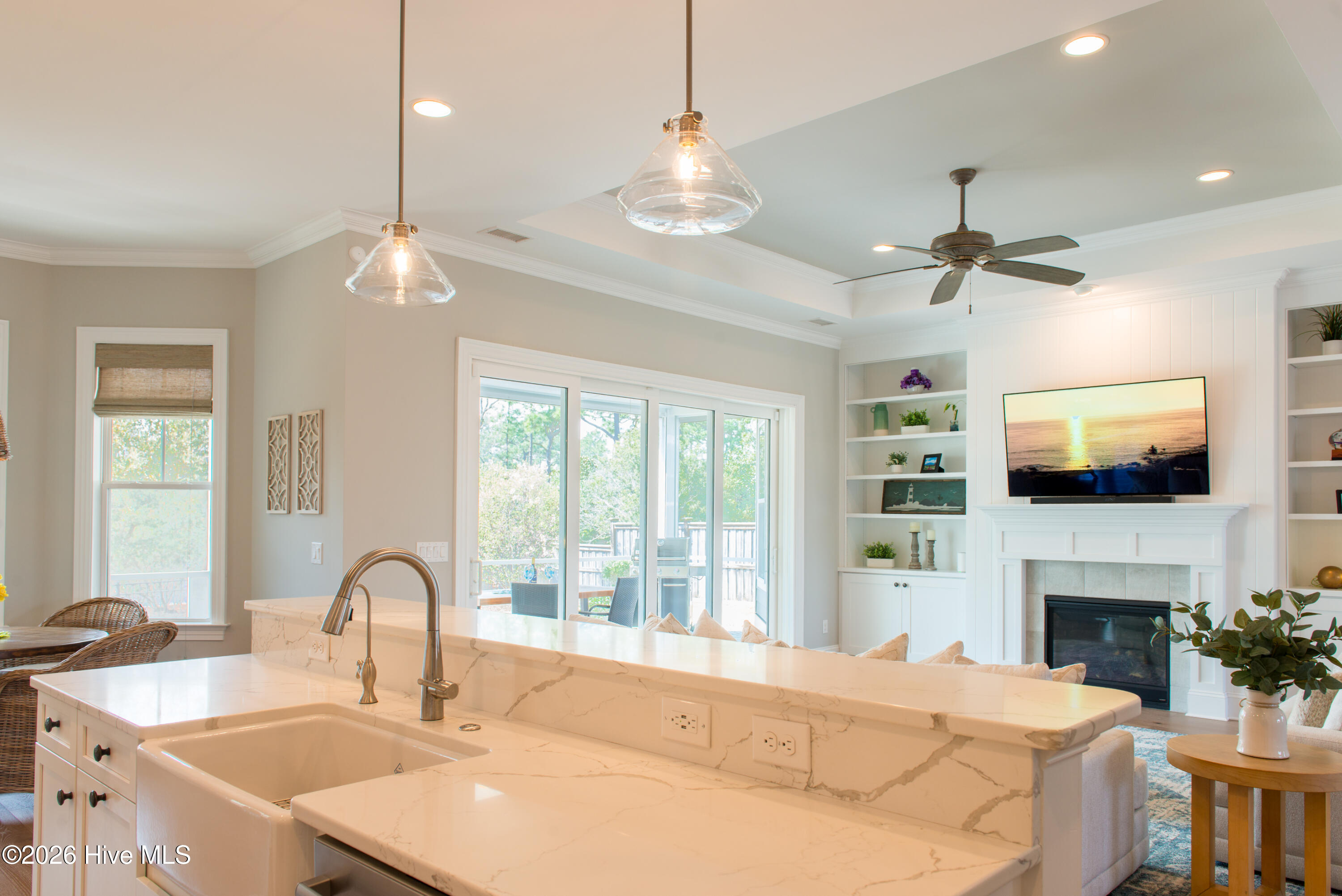 100560299 | Photo 36