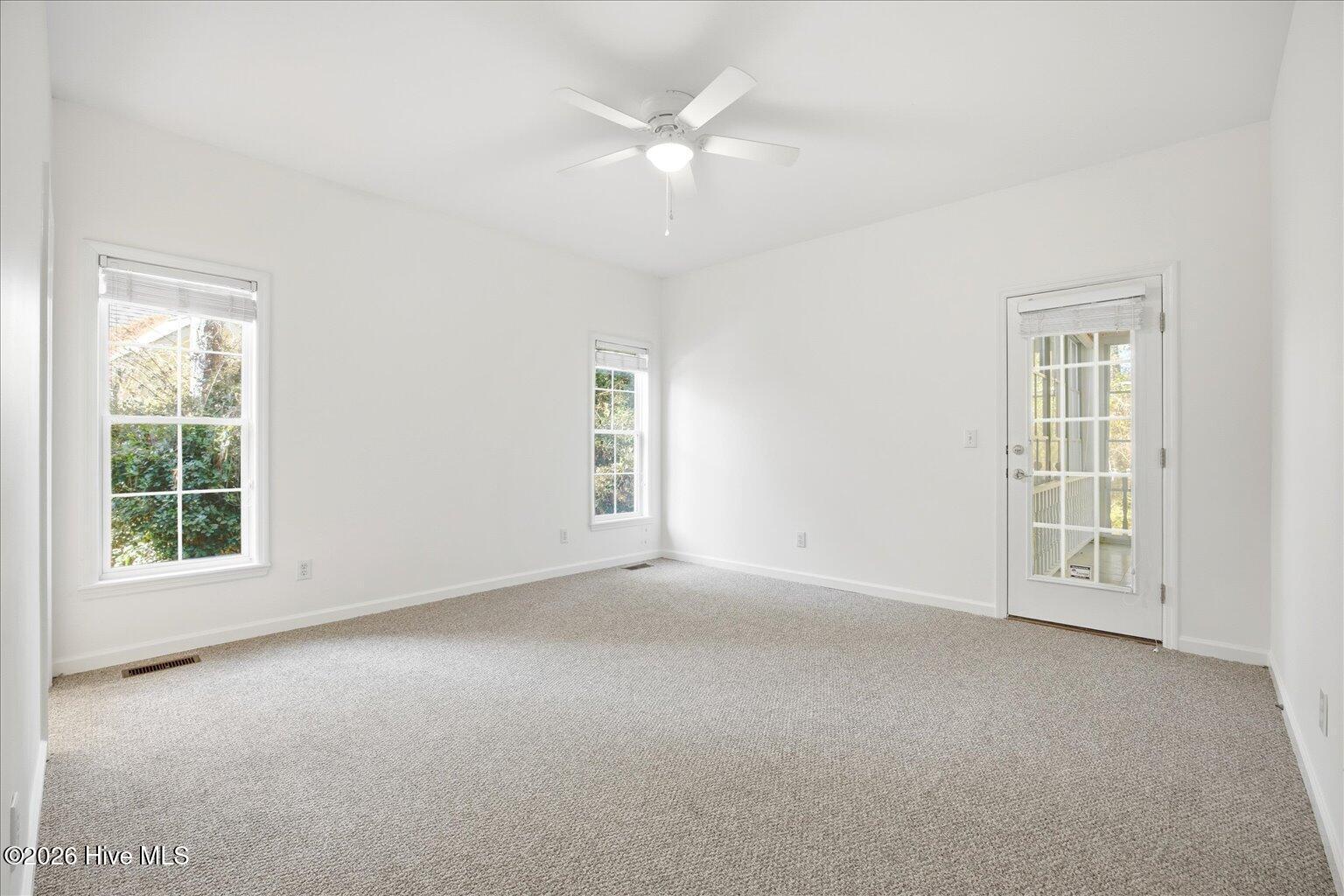 100548784 | Photo 22