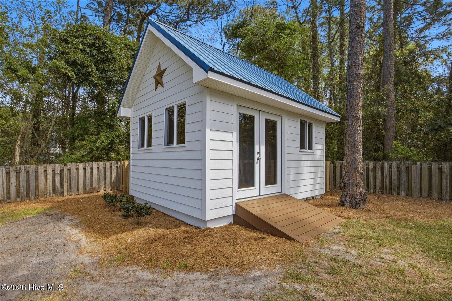 100564069 | Photo 33