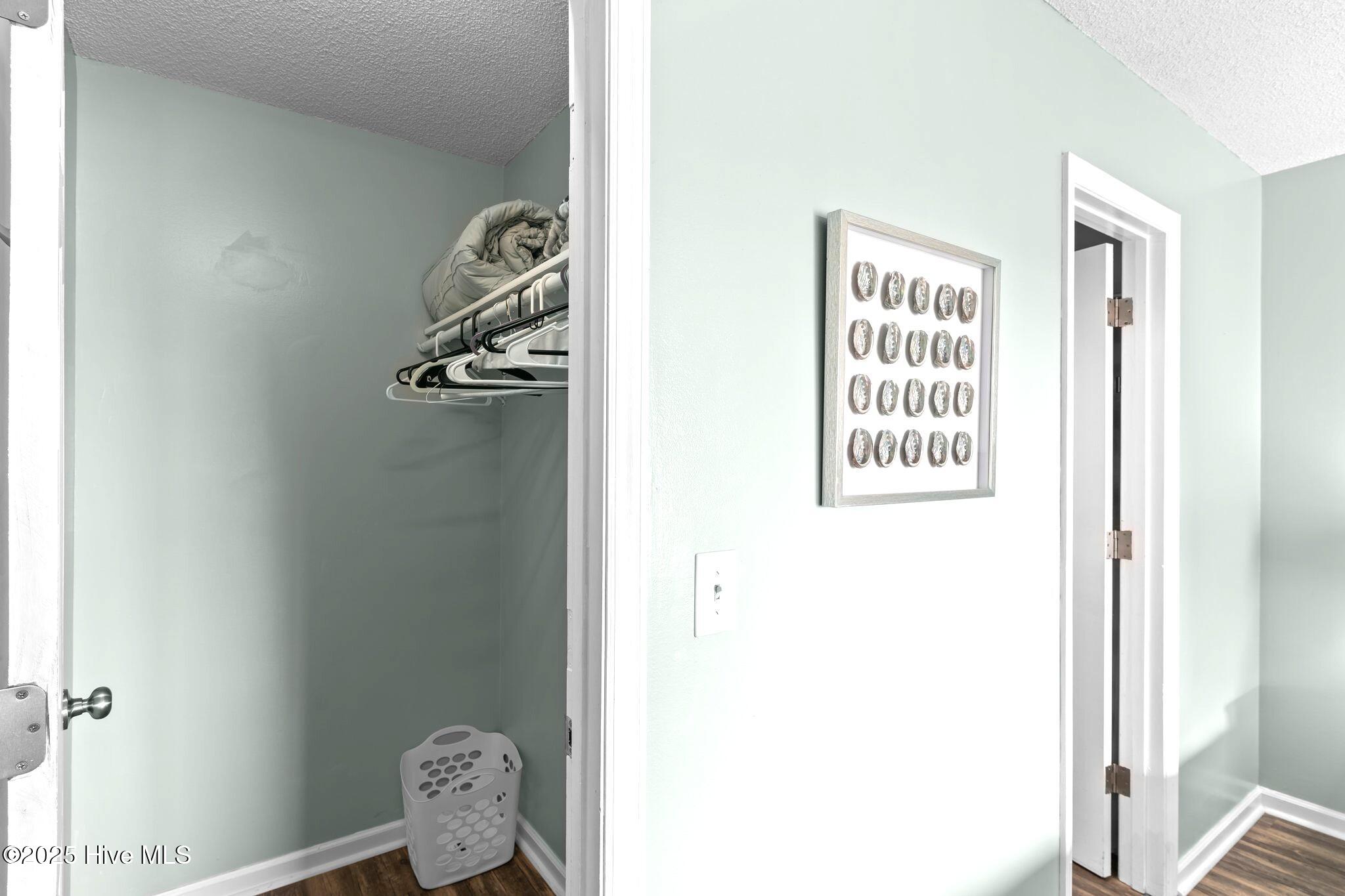 100530114 | Photo 17