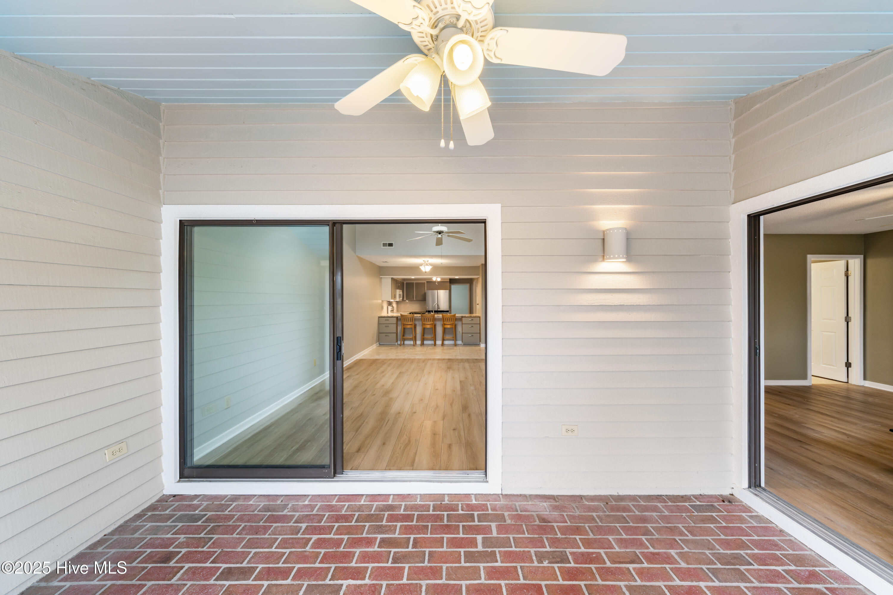 100543357 | Photo 22