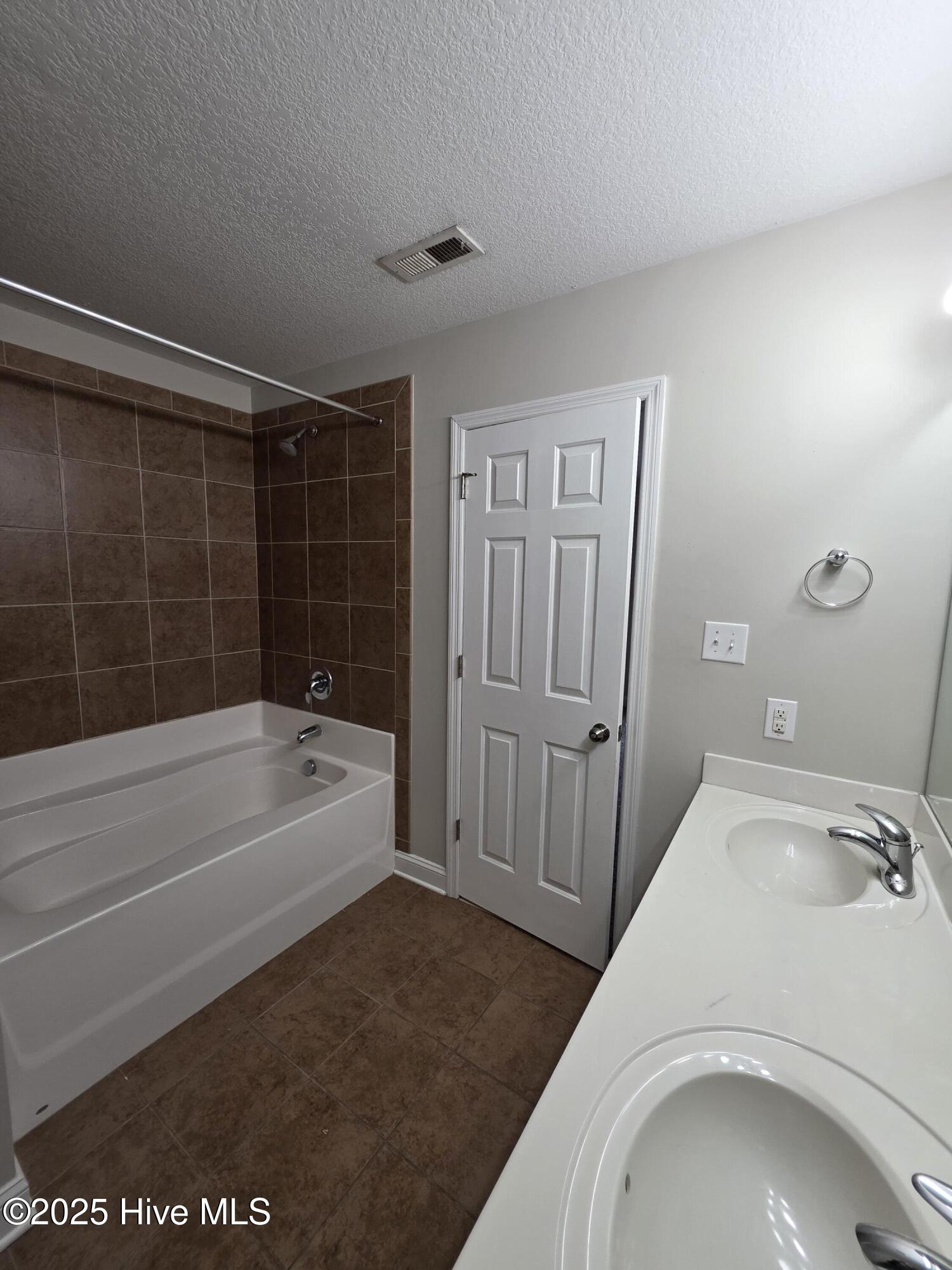 100545996 | Photo 17