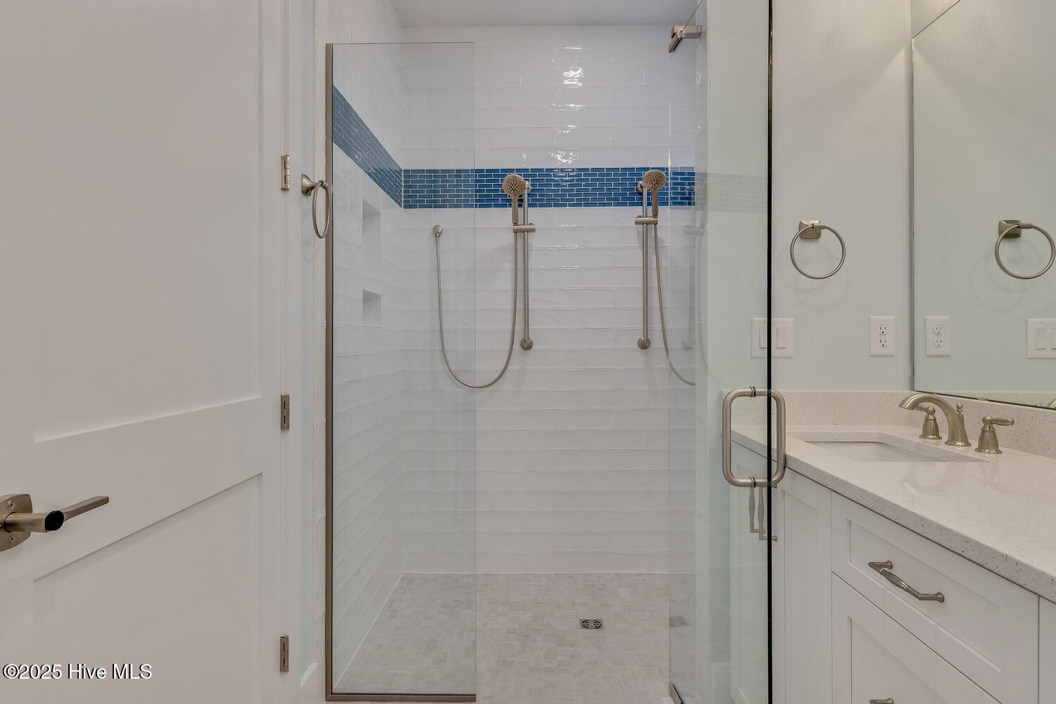 100537523 | Photo 36