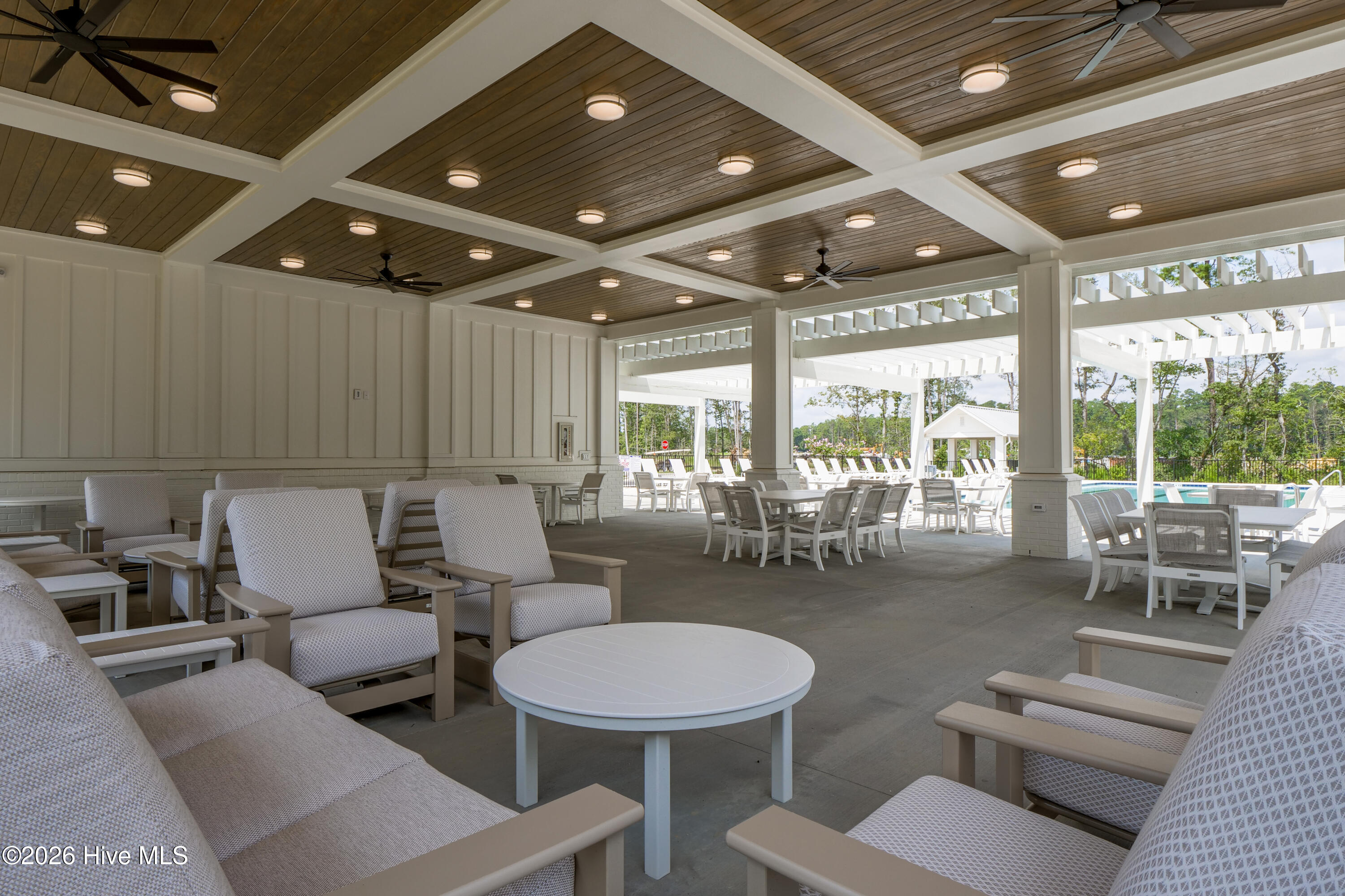 100551940 | Photo 18