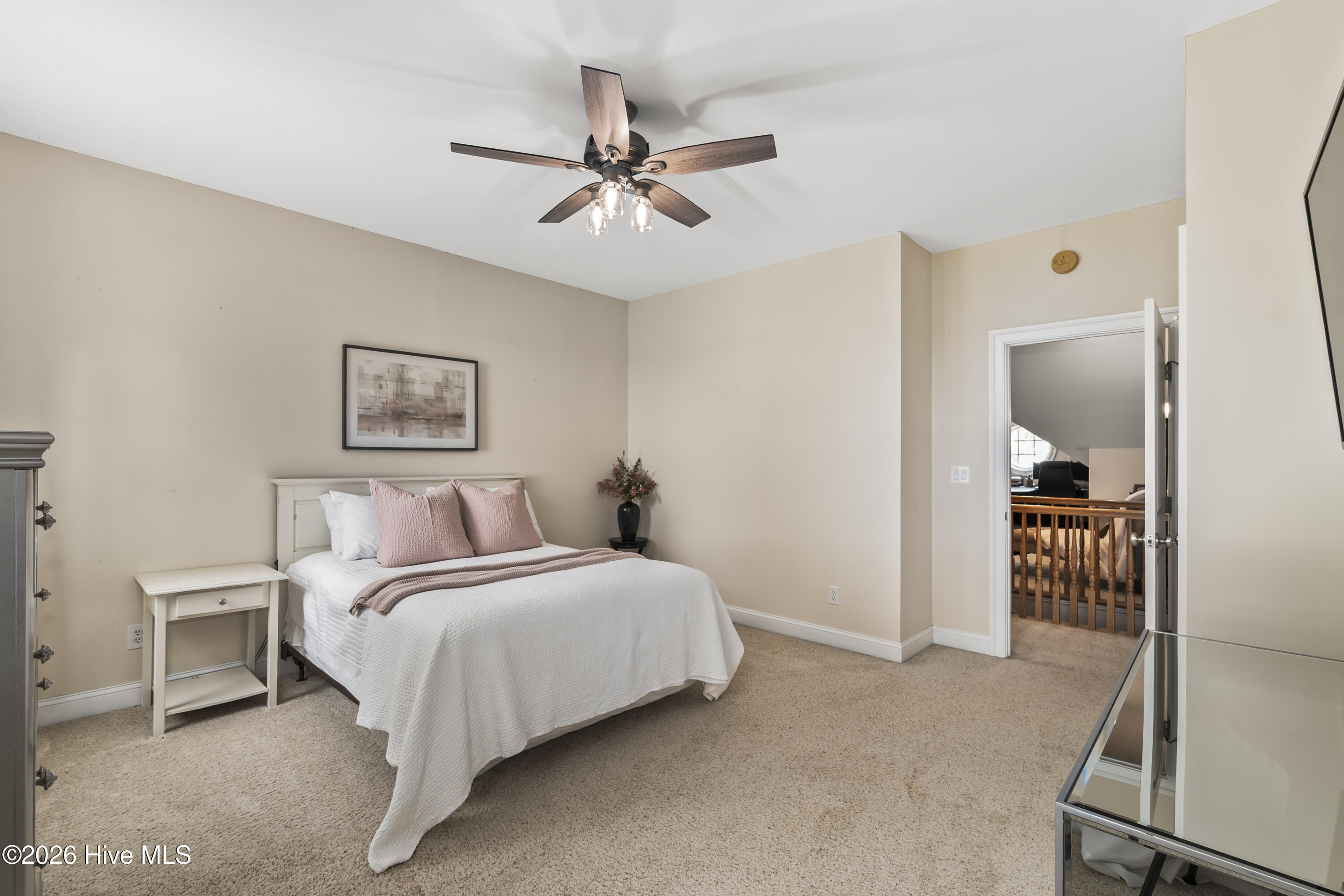 2nd upstairs bed