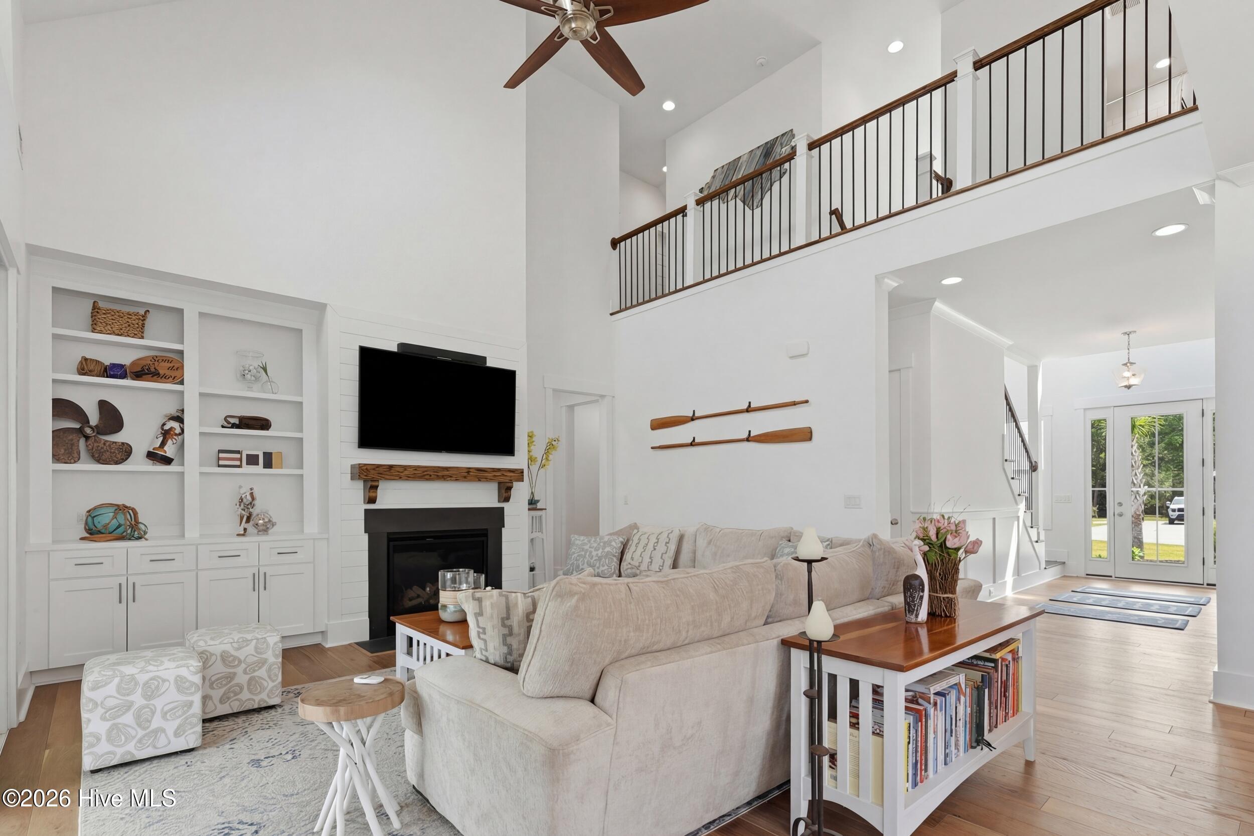 100563980 | Photo 54