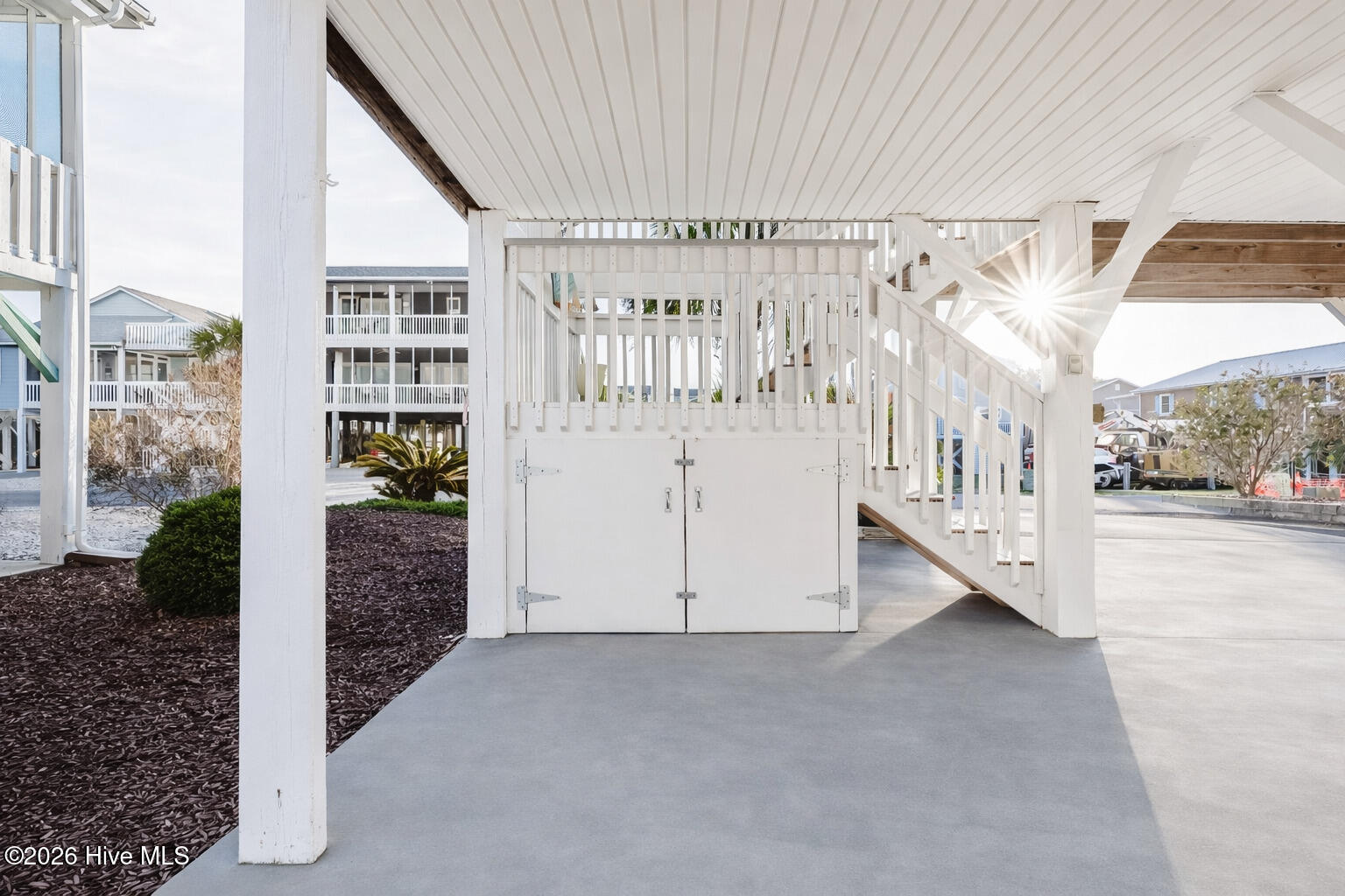 100563076 | Photo 36