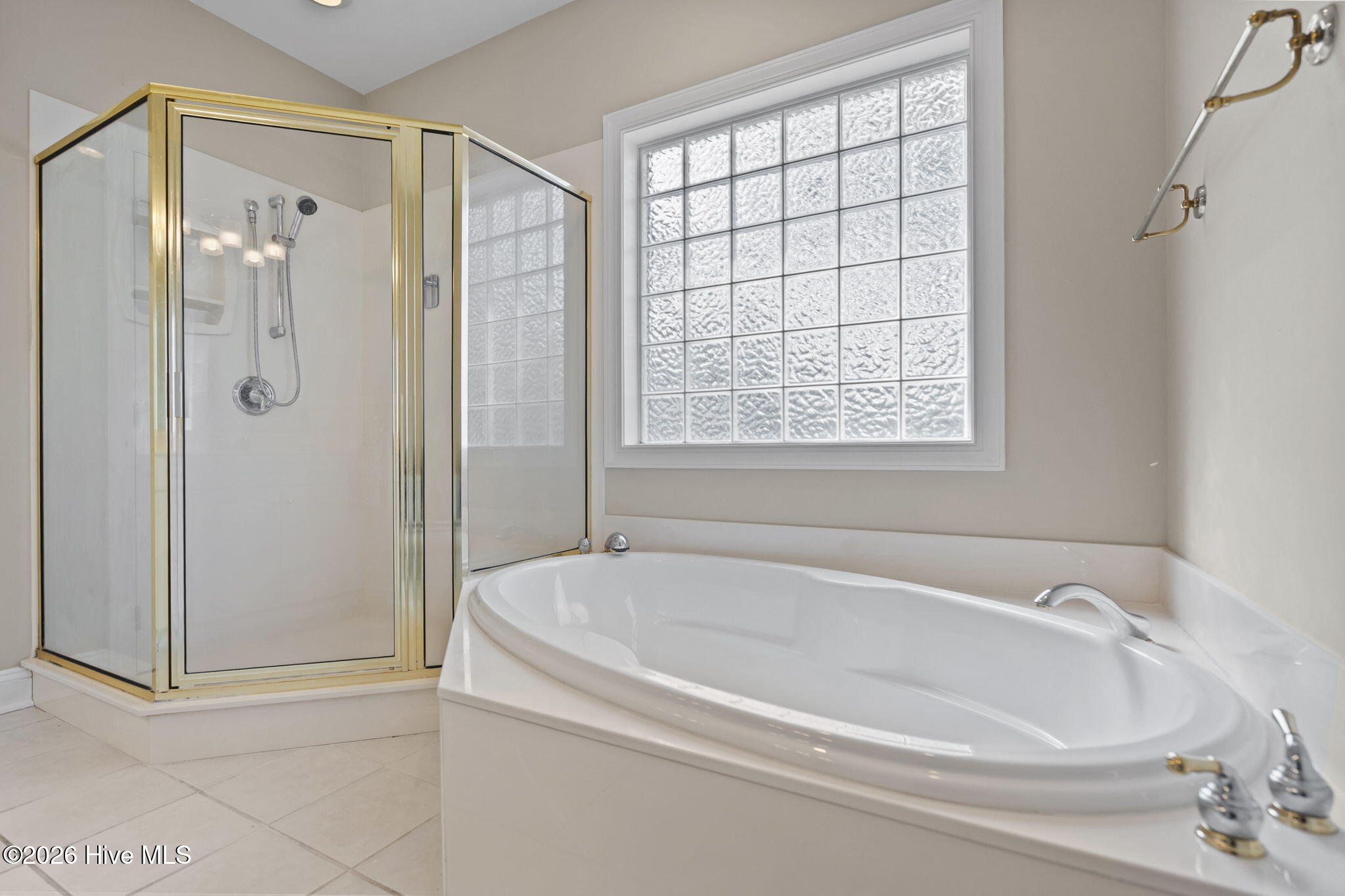 100562607 | Photo 36