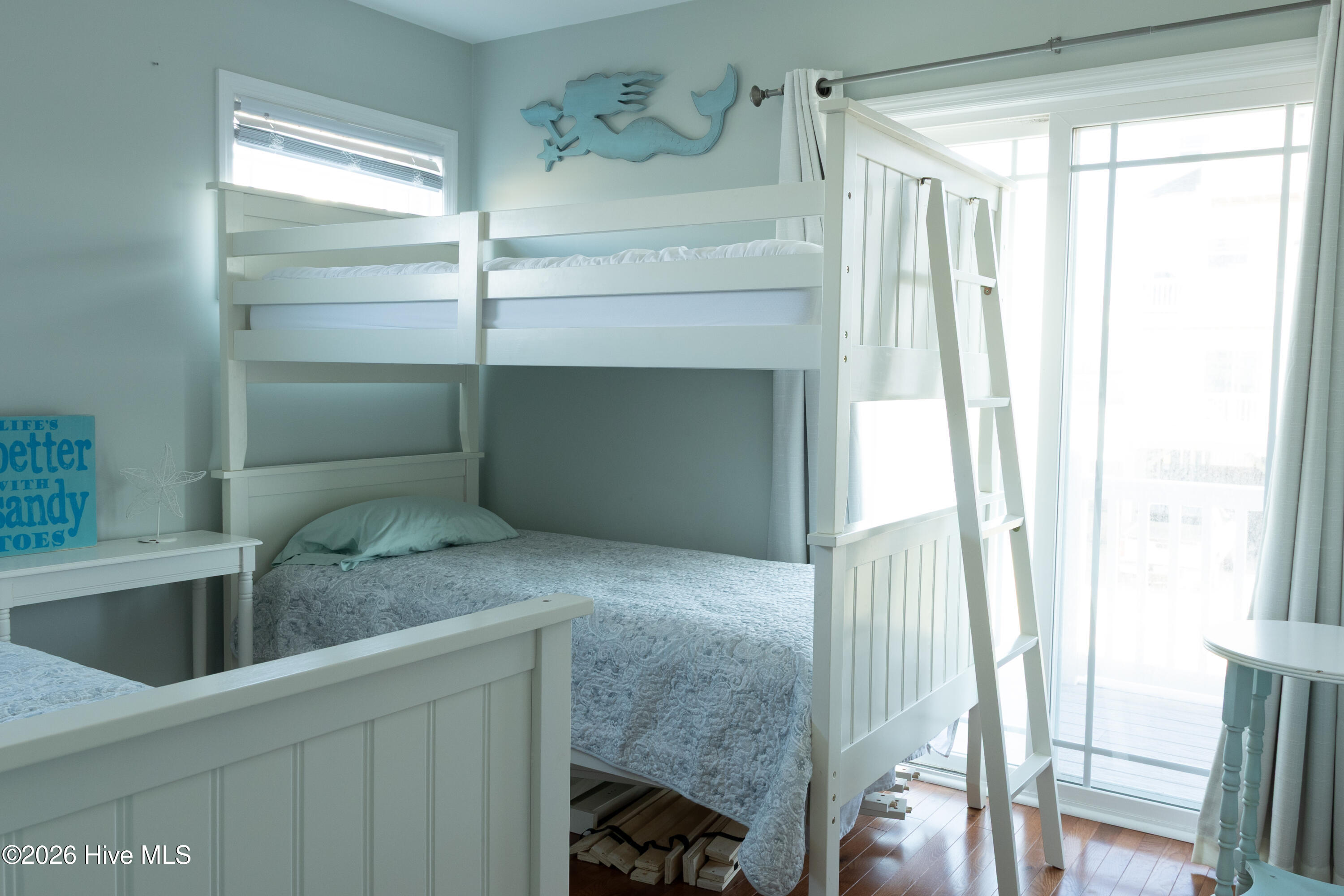 100559120 | Photo 24