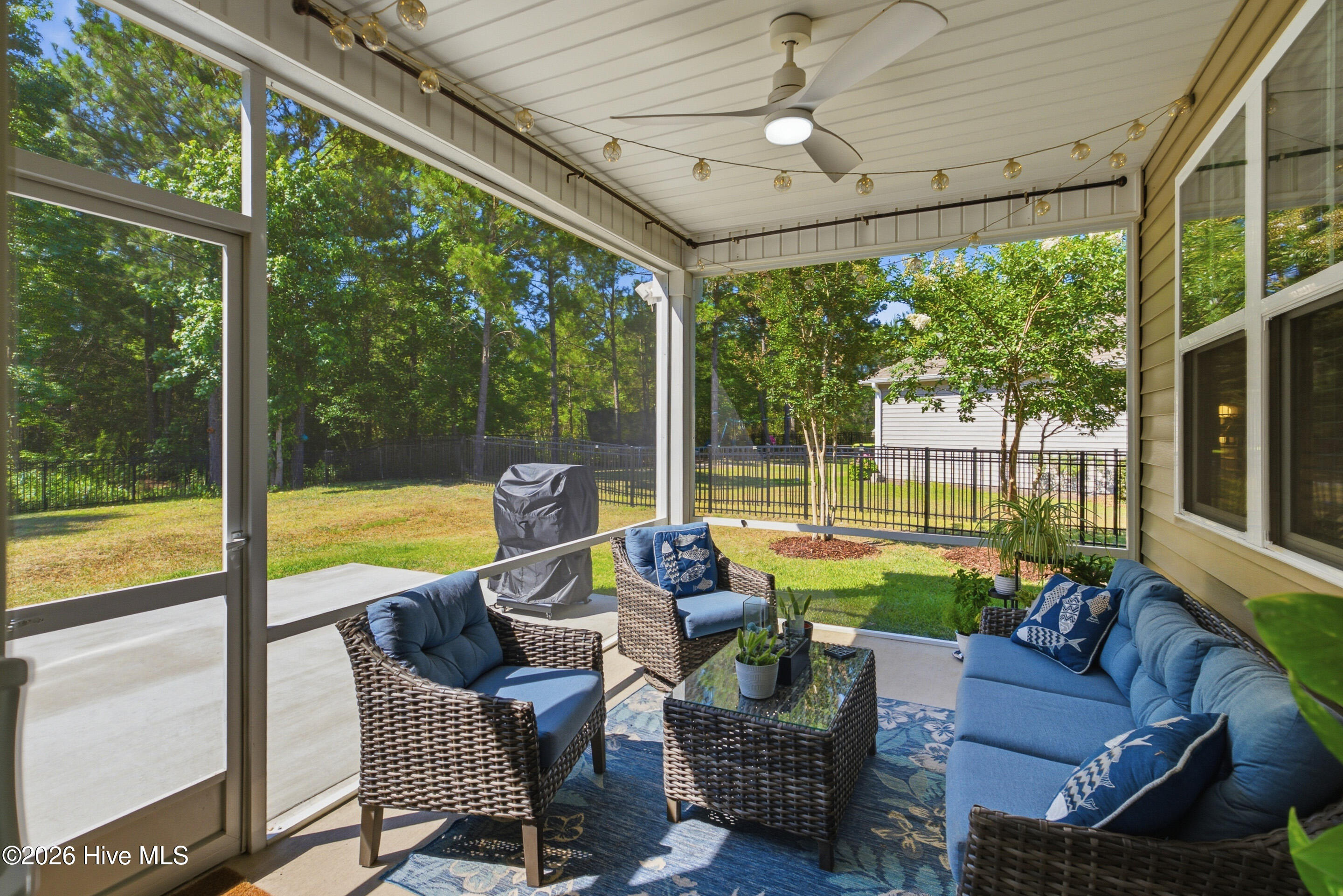 100582298 | Photo 26