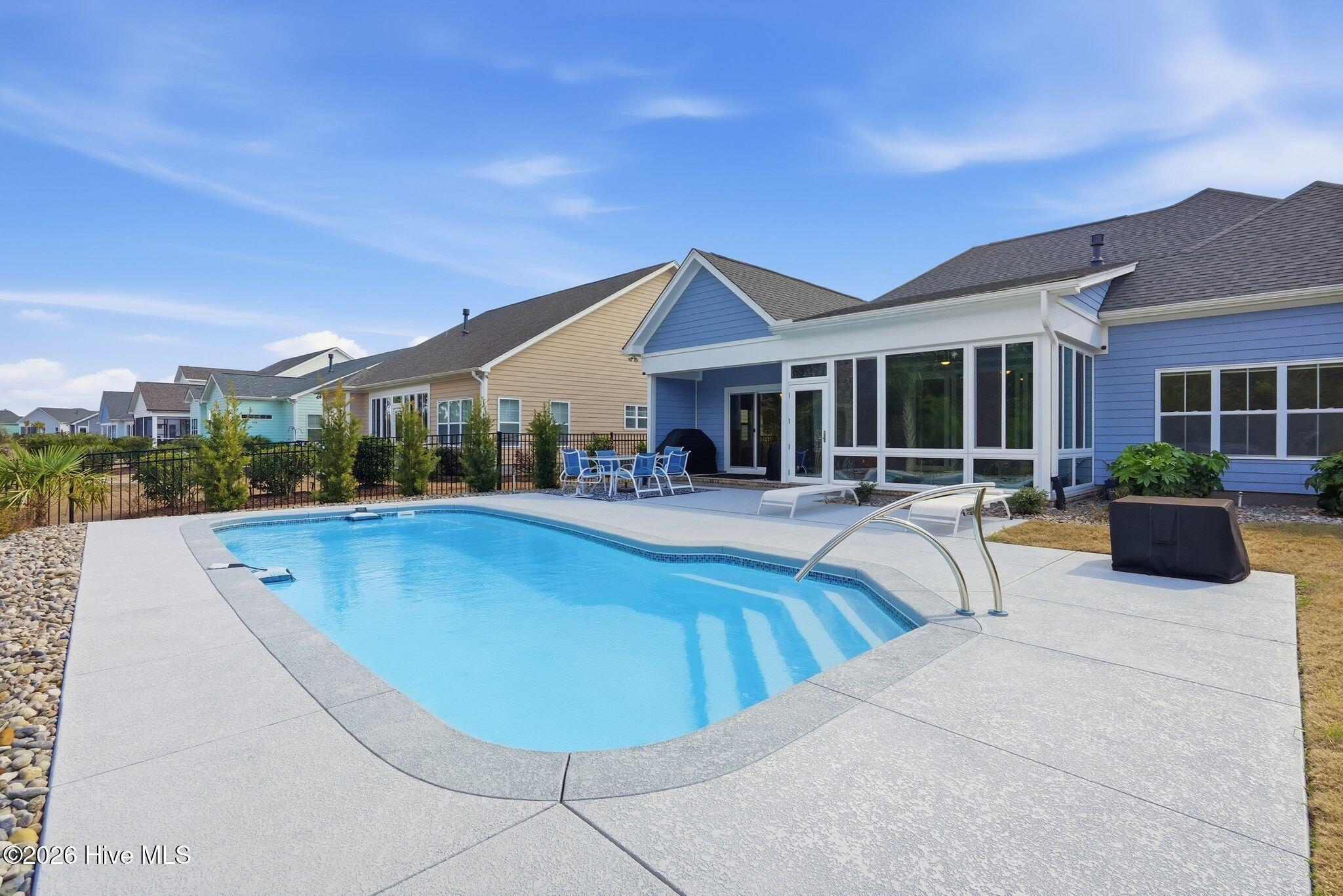 100556850 | Photo 41