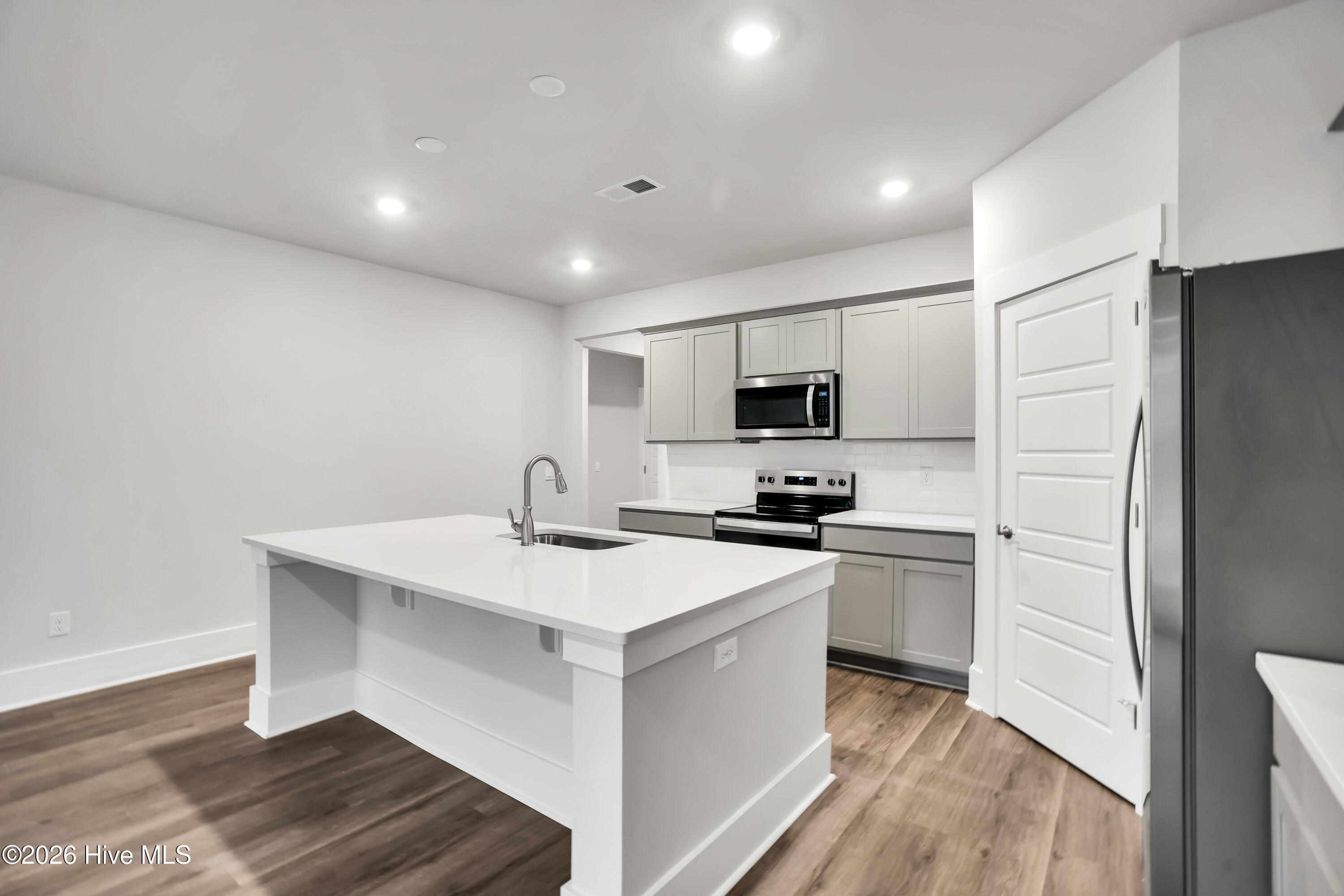 100545378 | Photo 19