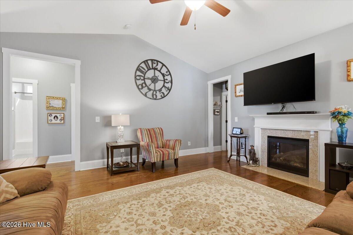 100568053 | Photo 14