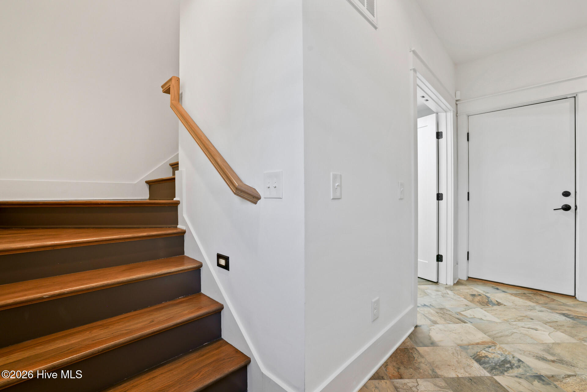 100567174 | Photo 26