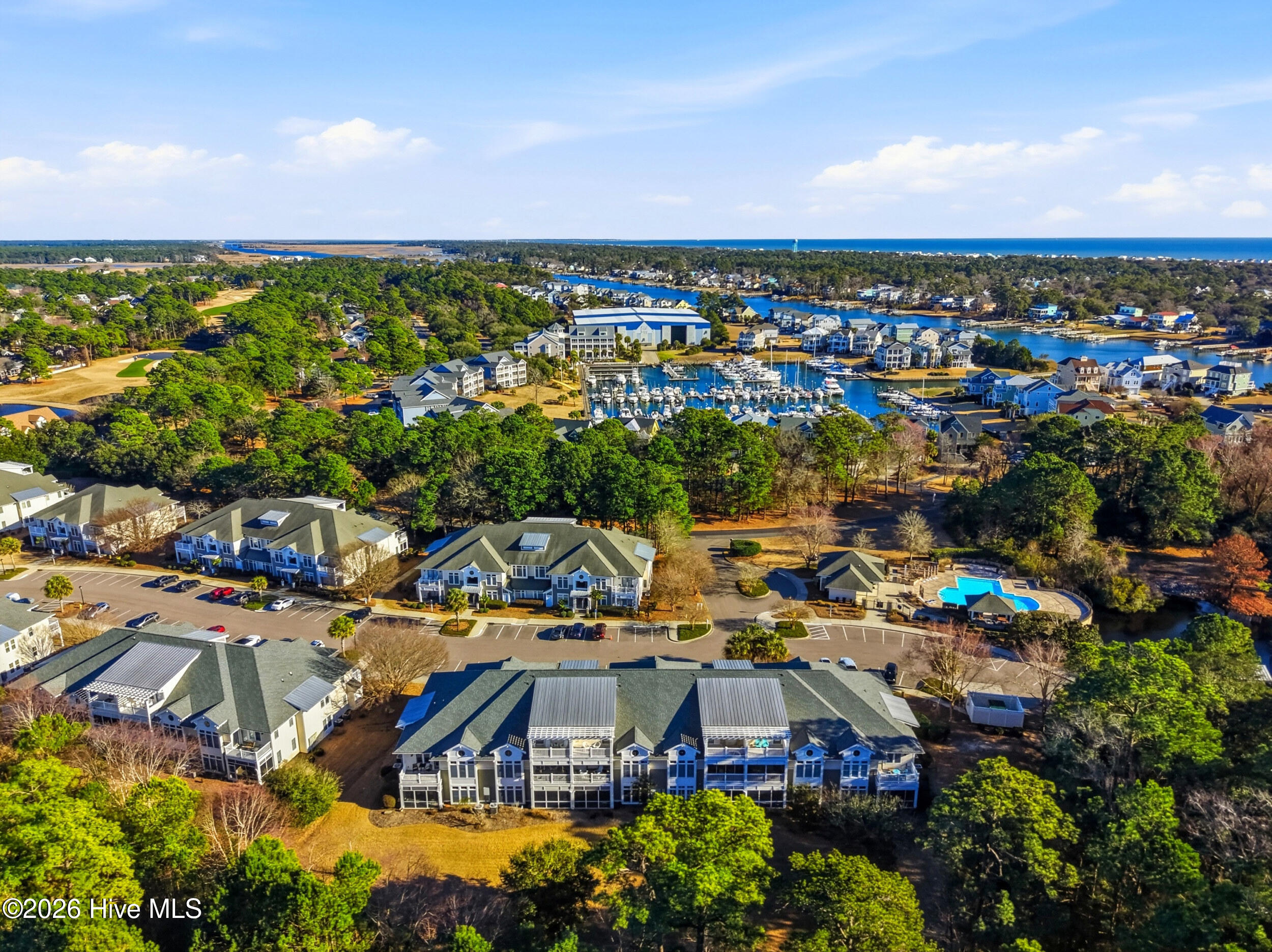 100551957 | Photo 44