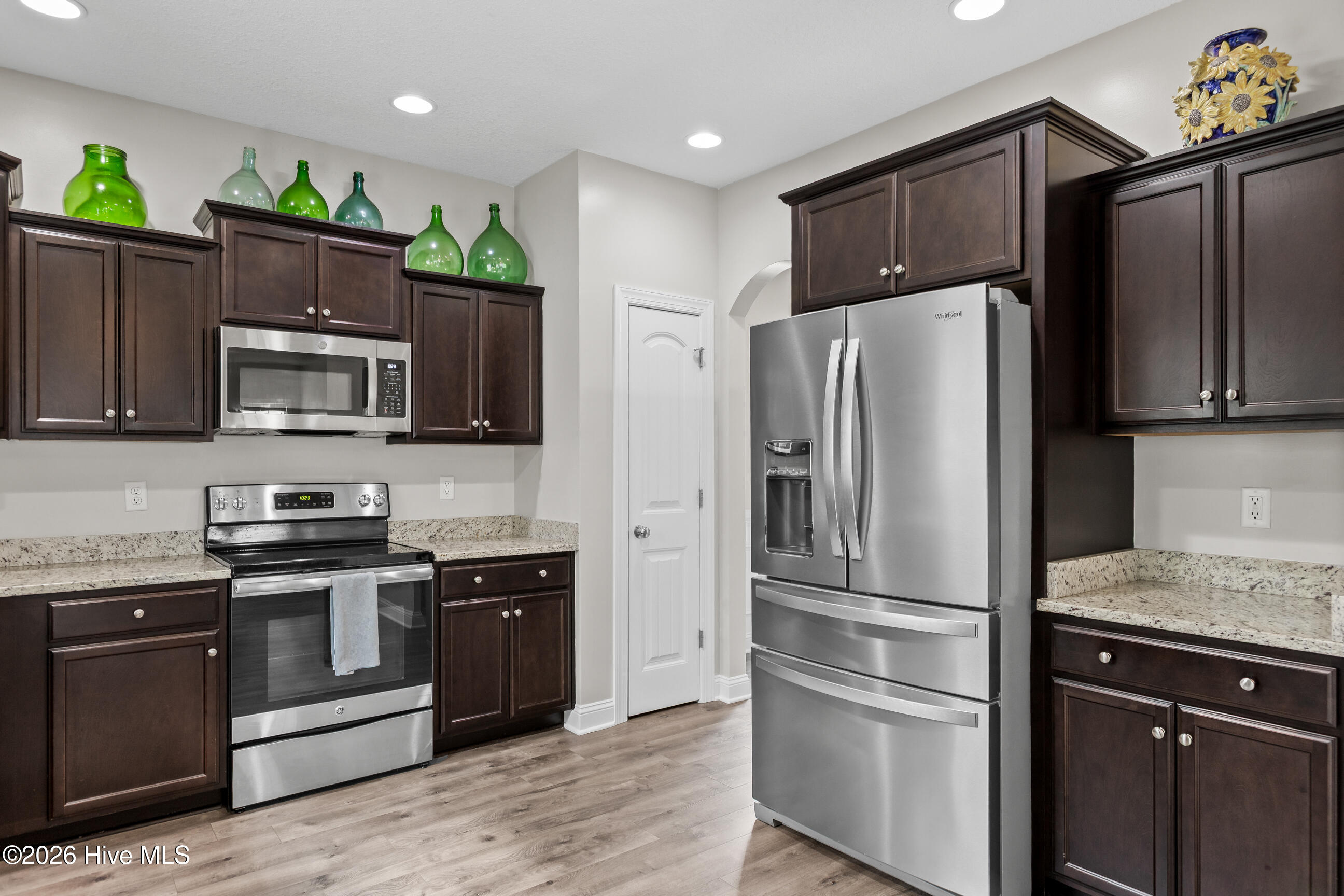 100564730 | Photo 12