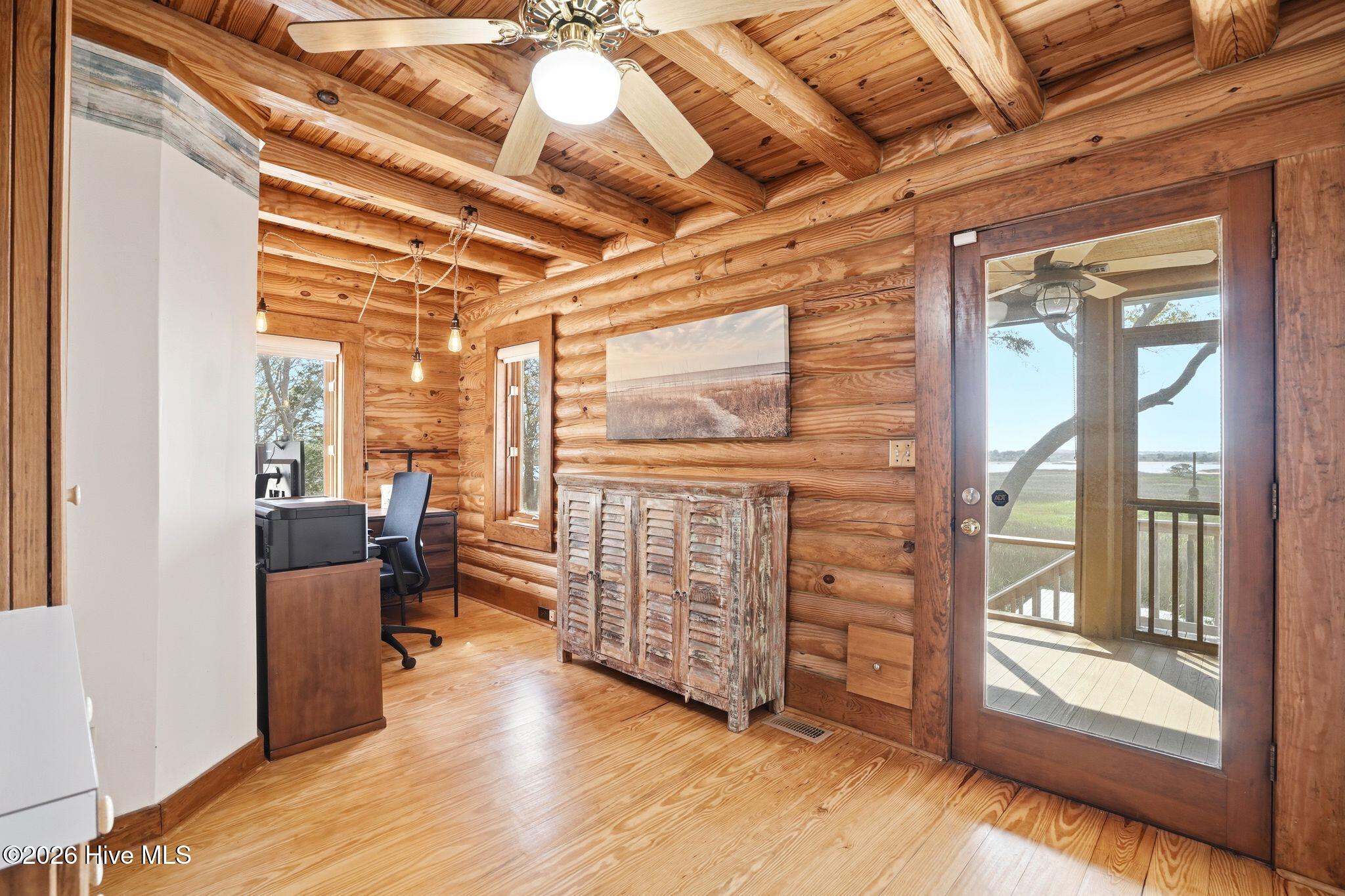 100565055 | Photo 37