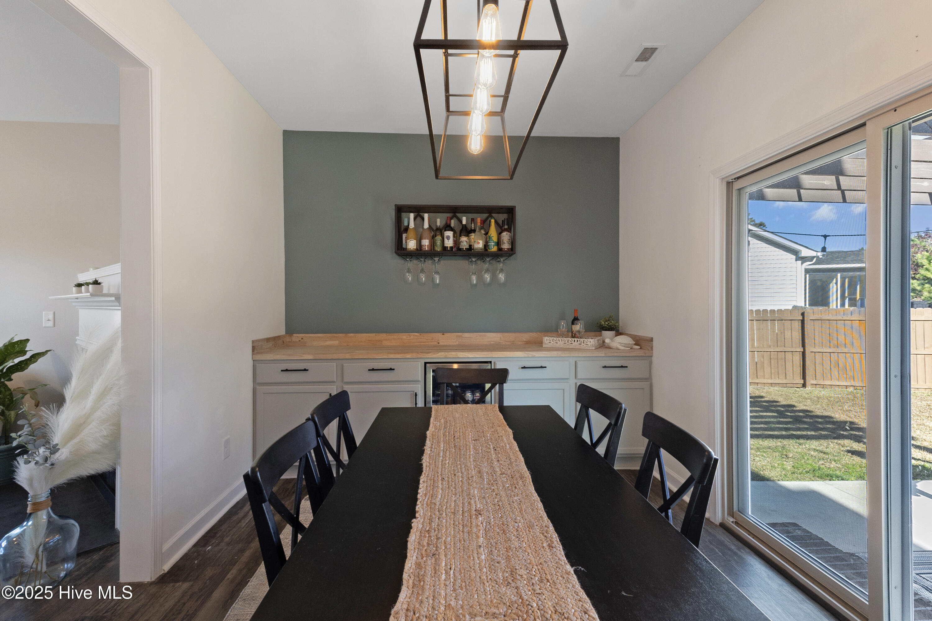 100569924 | Photo 12