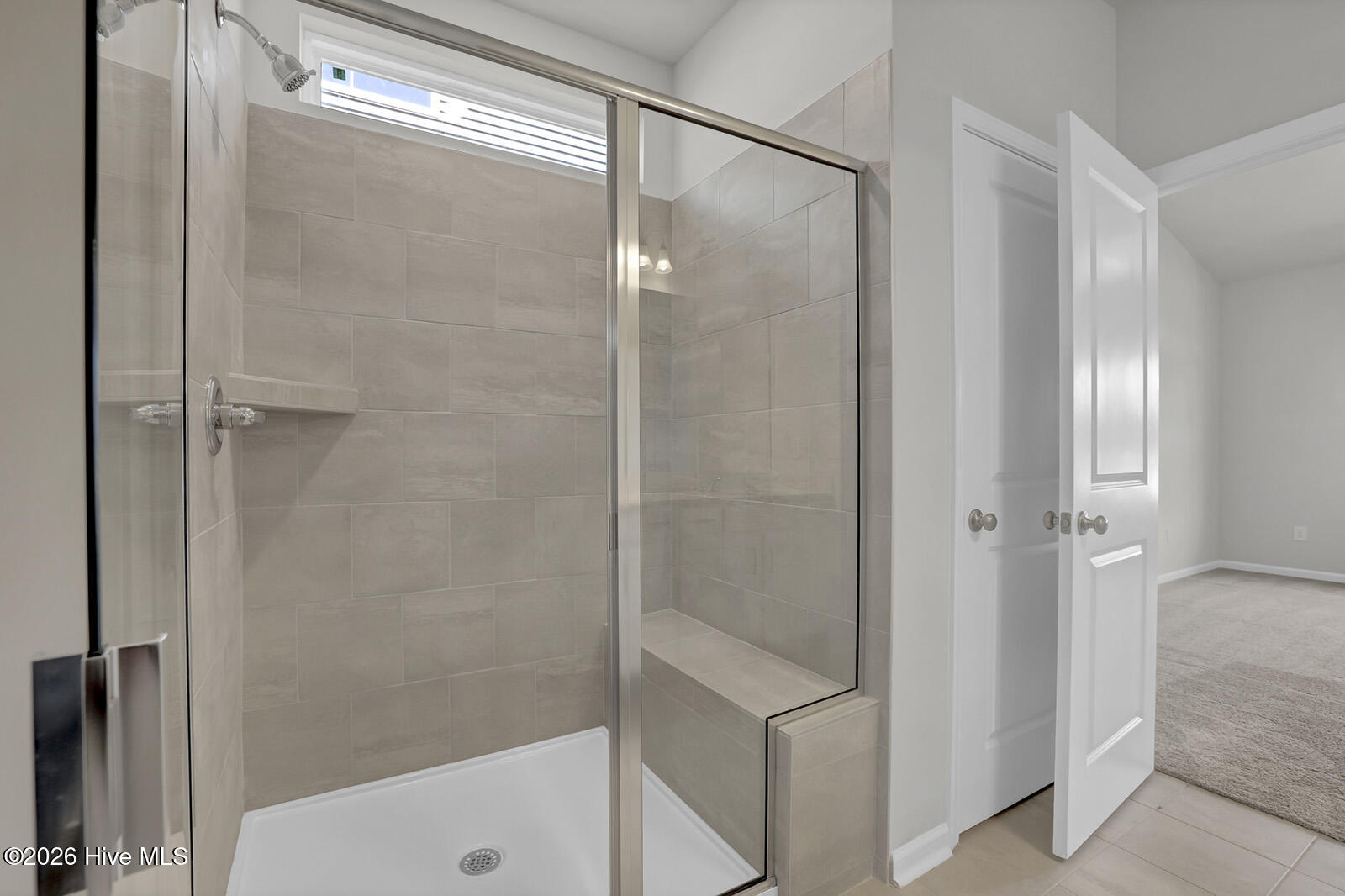 100550125 | Photo 14