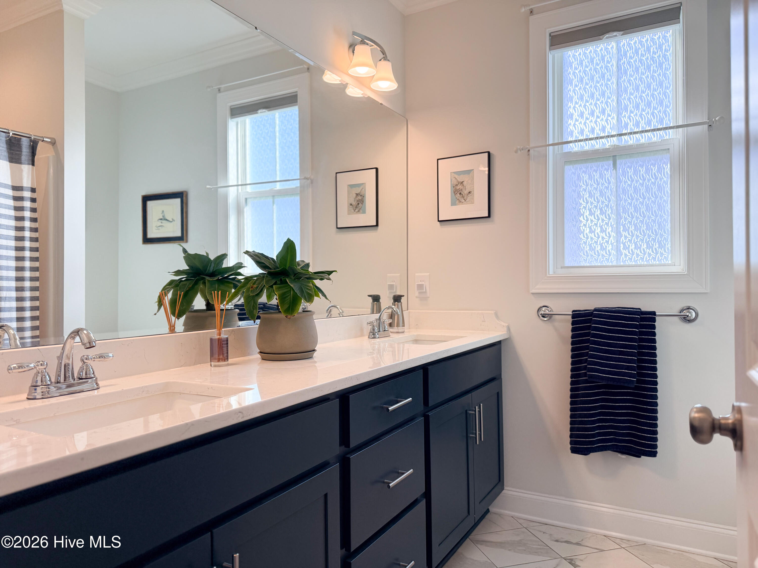 100567915 | Photo 54