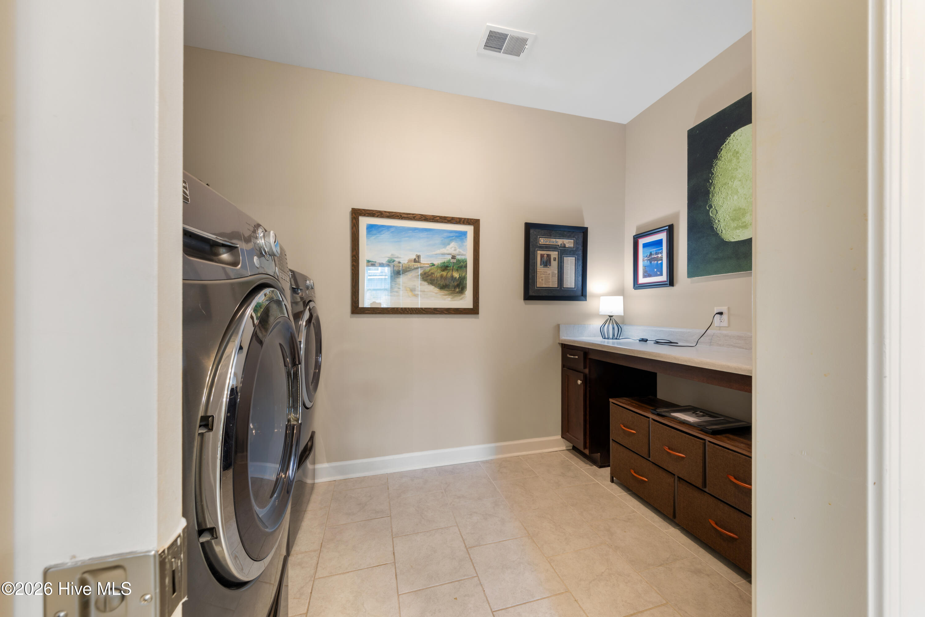 100555915 | Photo 33