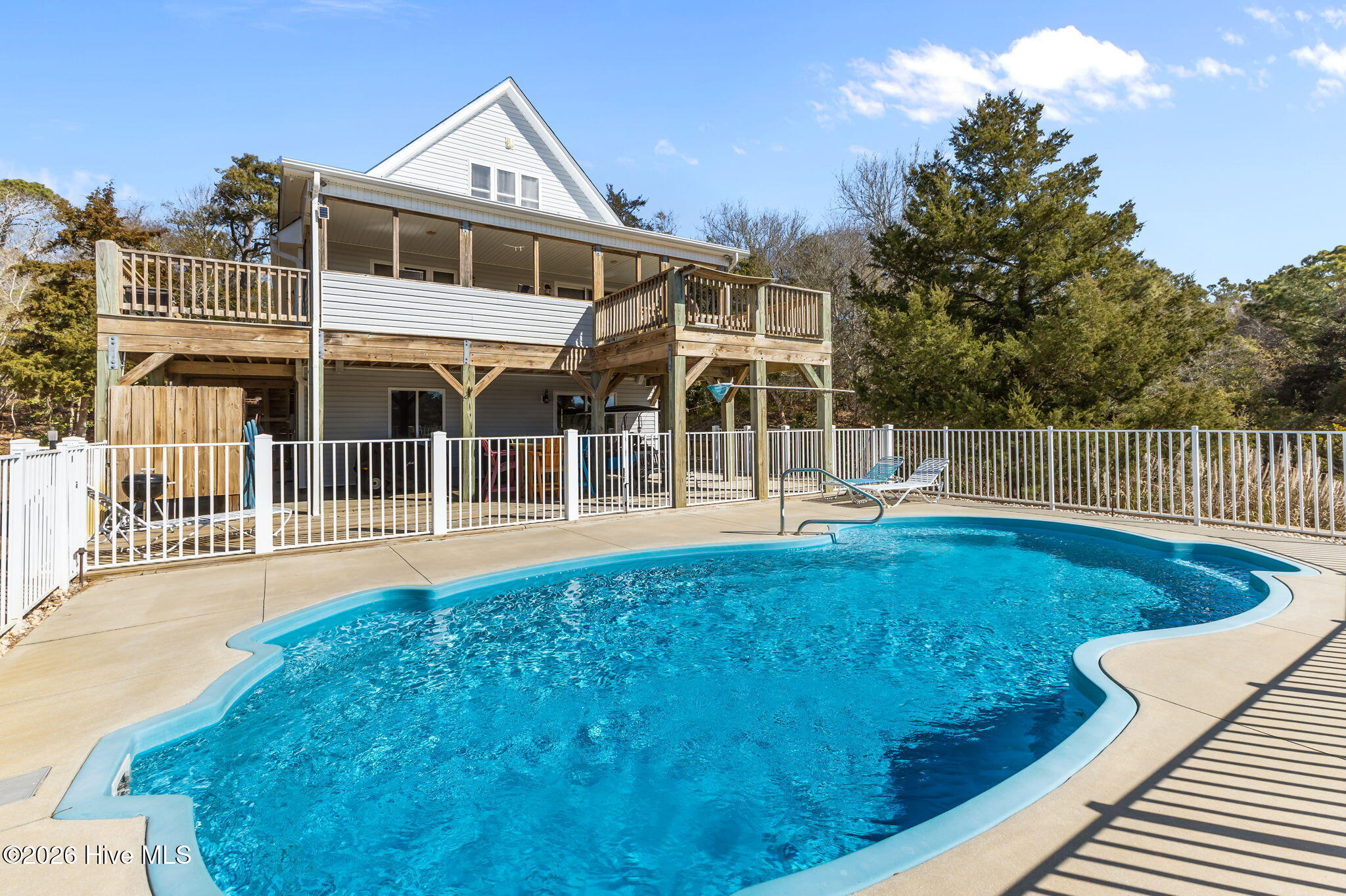 100561792 | Photo 37