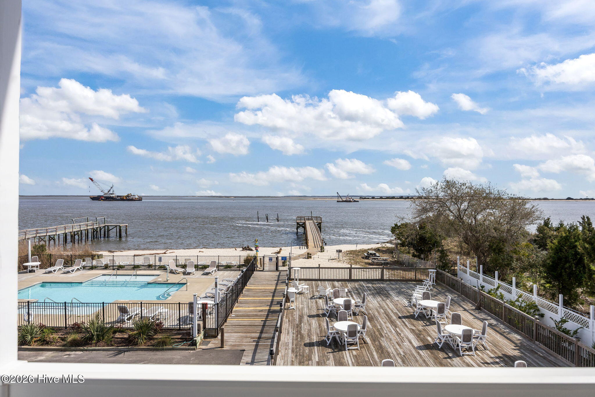 100561663 | Photo 15