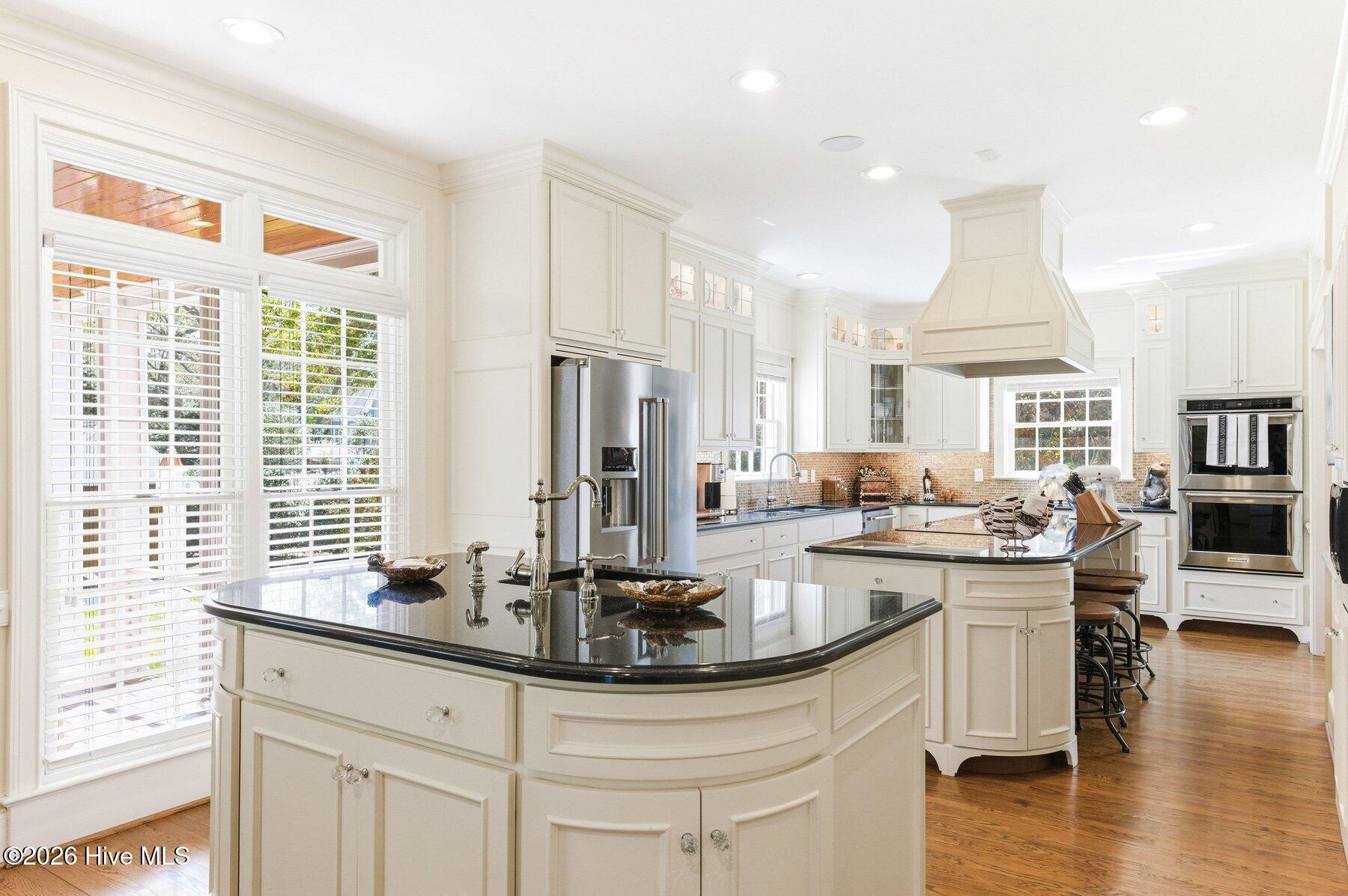 100562414 | Photo 12